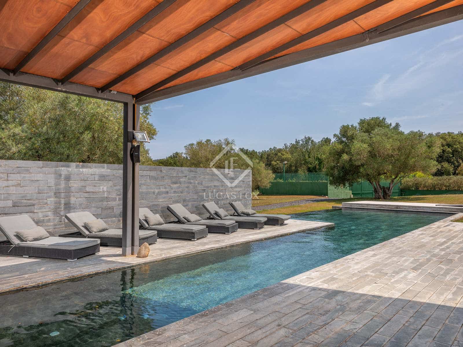 6 soveværelse Finca/Landehus til salg i Forallac med swimmingpool garage - € 4.900.000 (Ref: 7662623)