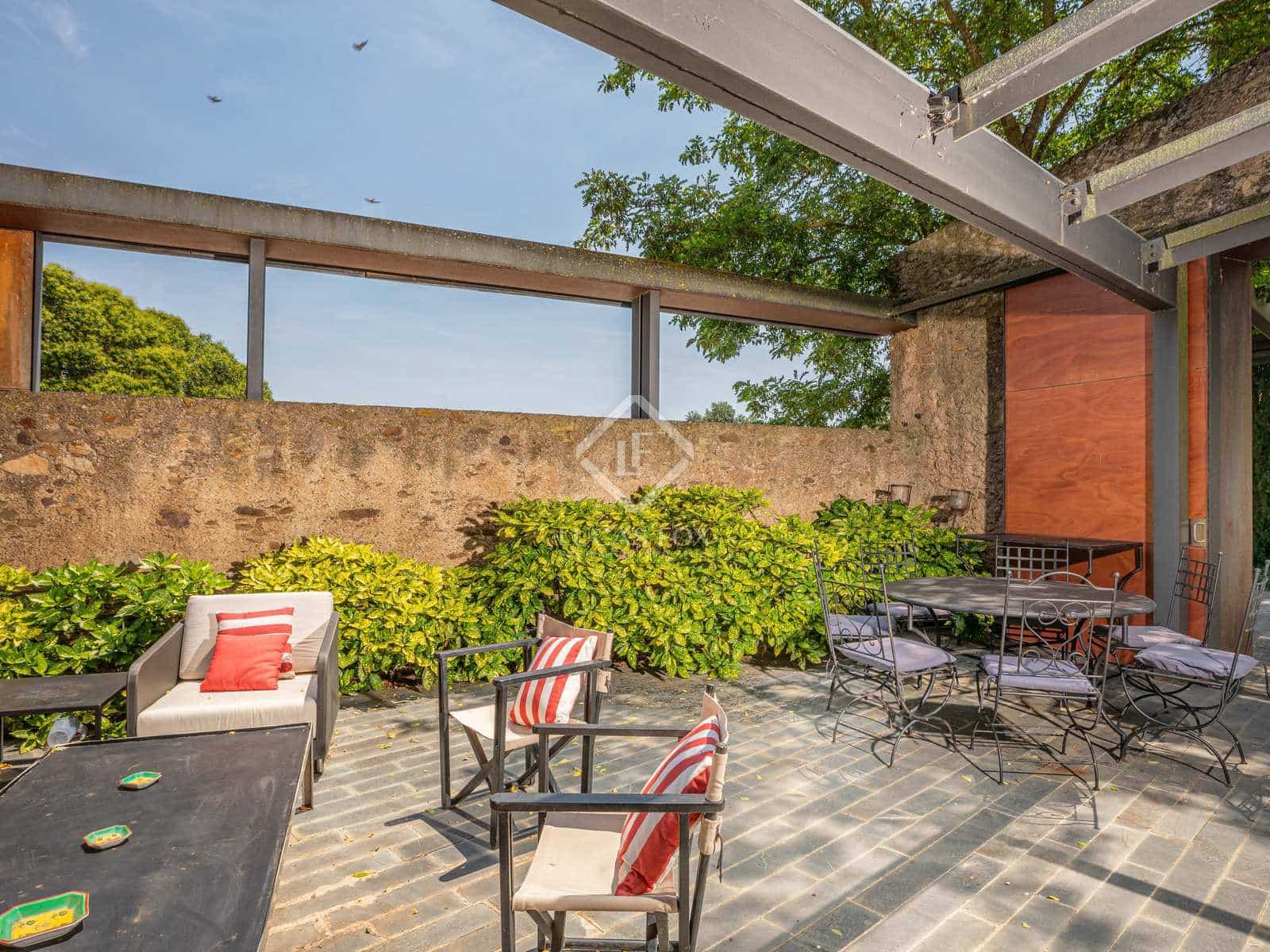 6 soveværelse Finca/Landehus til salg i Forallac med swimmingpool garage - € 4.900.000 (Ref: 7662623)