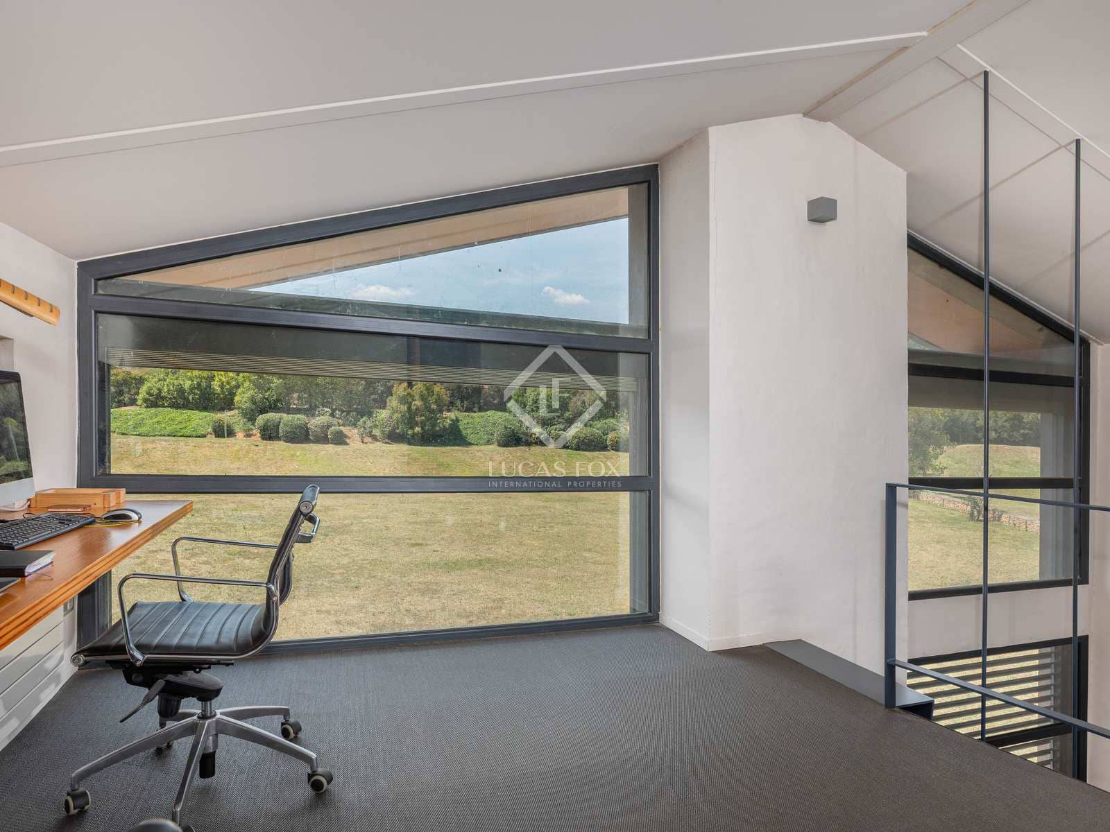 6 soveværelse Finca/Landehus til salg i Forallac med swimmingpool garage - € 4.900.000 (Ref: 7662623)