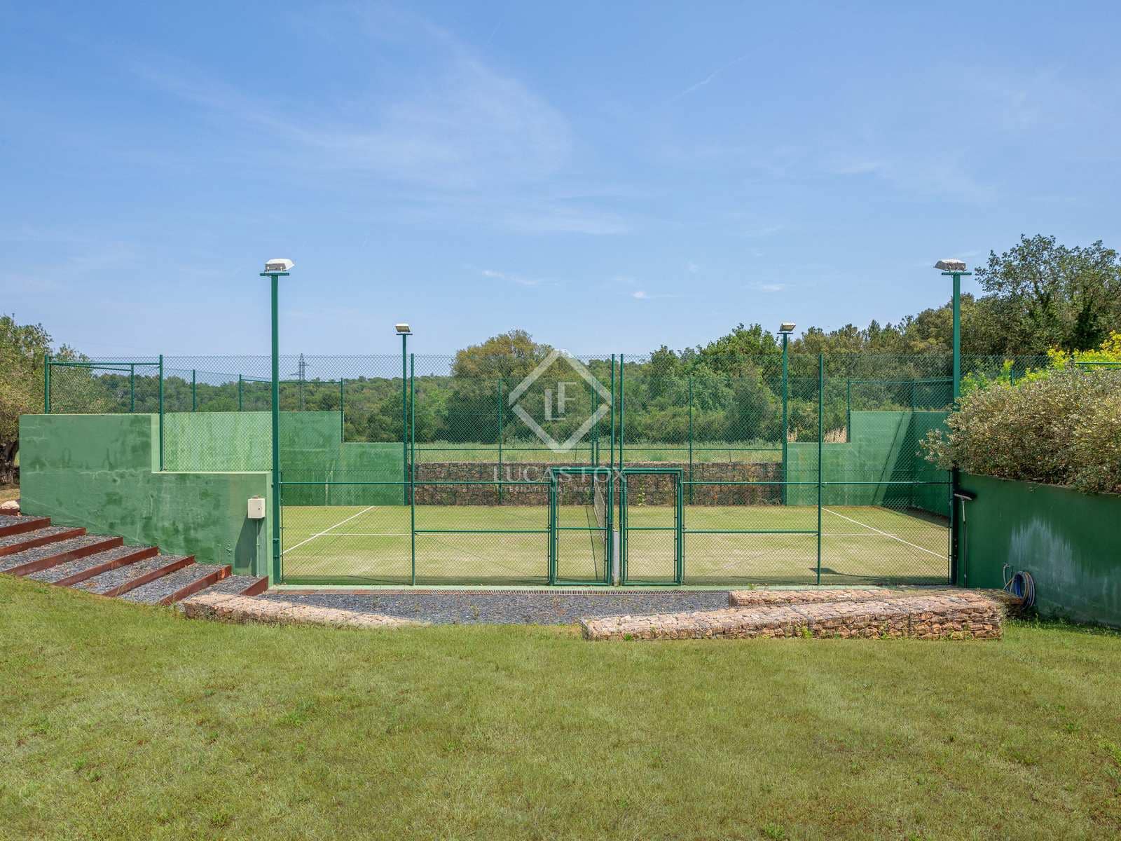 6 soveværelse Finca/Landehus til salg i Forallac med swimmingpool garage - € 4.900.000 (Ref: 7662623)