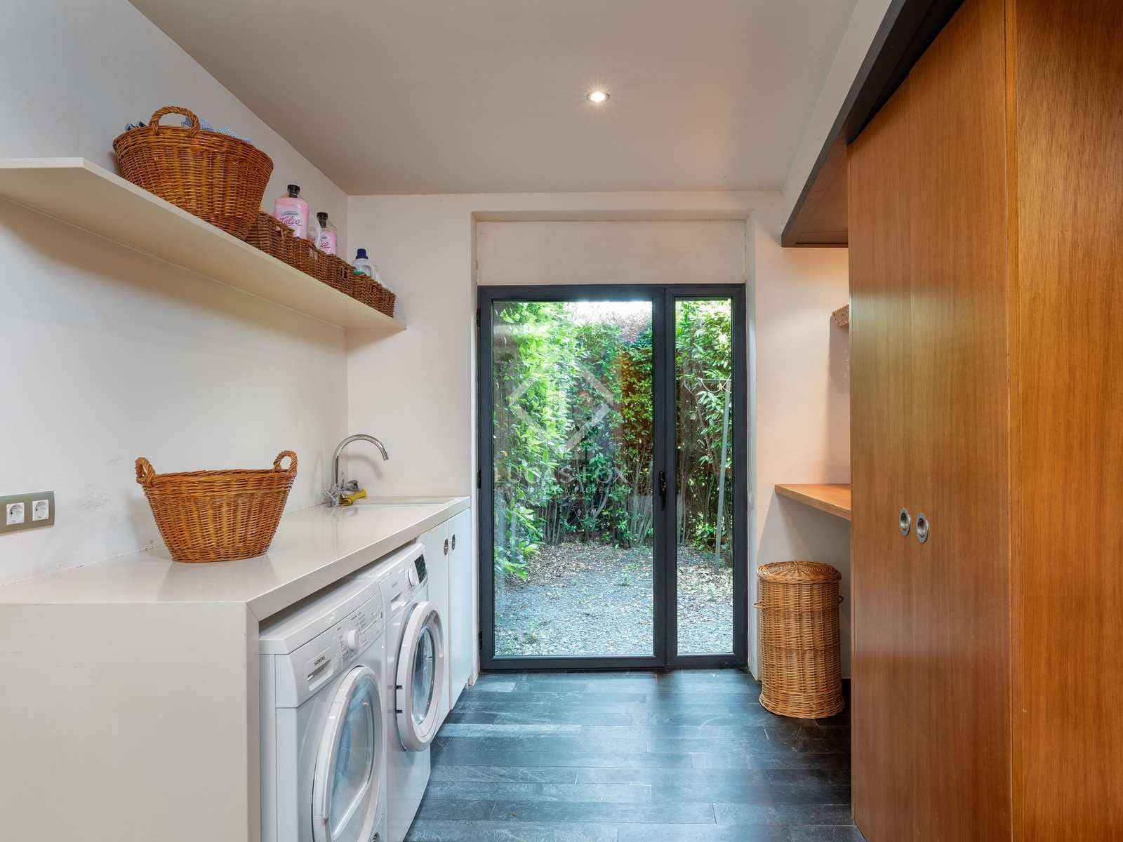 6 soveværelse Finca/Landehus til salg i Forallac med swimmingpool garage - € 4.900.000 (Ref: 7662623)