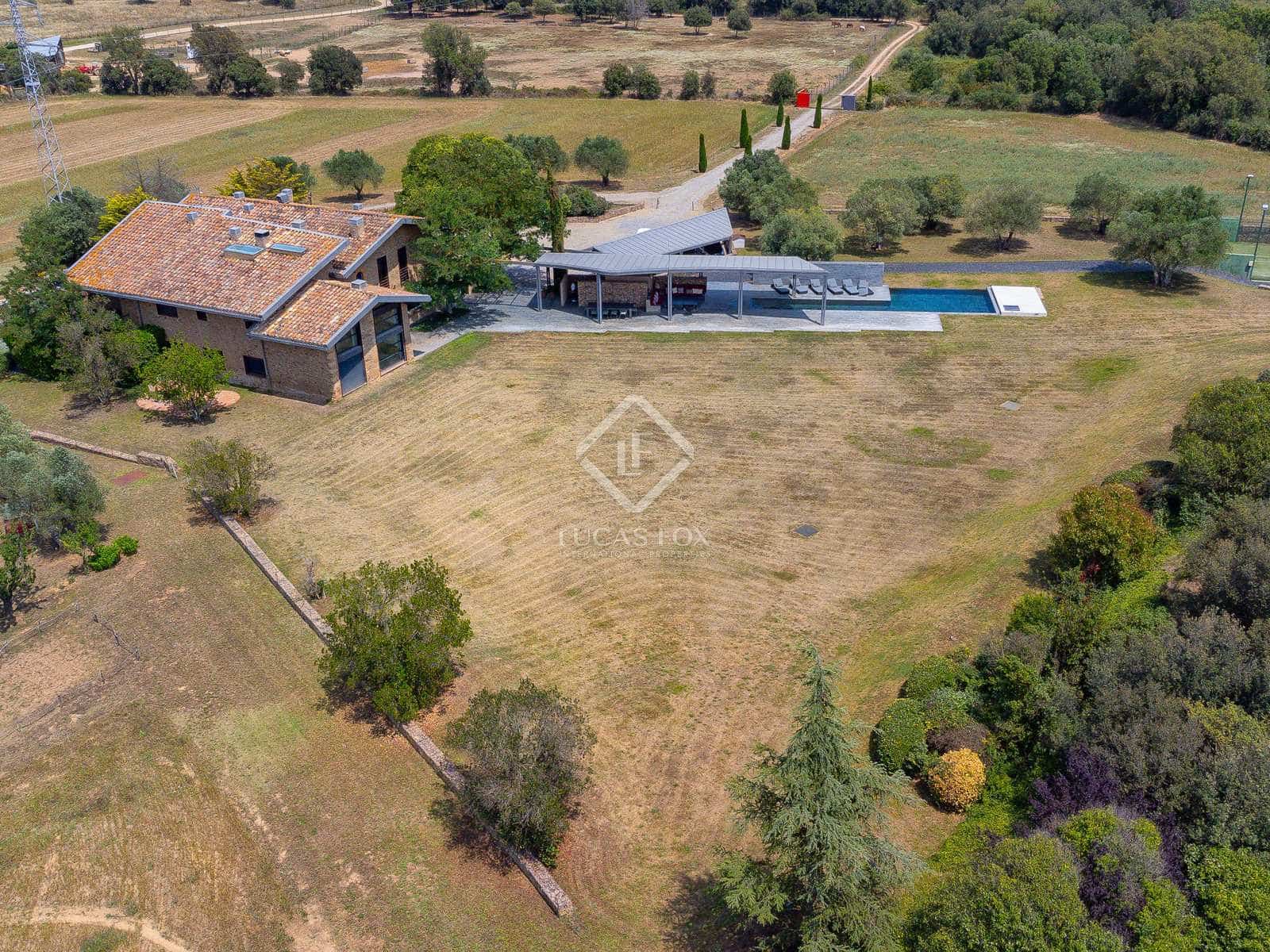 6 soveværelse Finca/Landehus til salg i Forallac med swimmingpool garage - € 4.900.000 (Ref: 7662623)