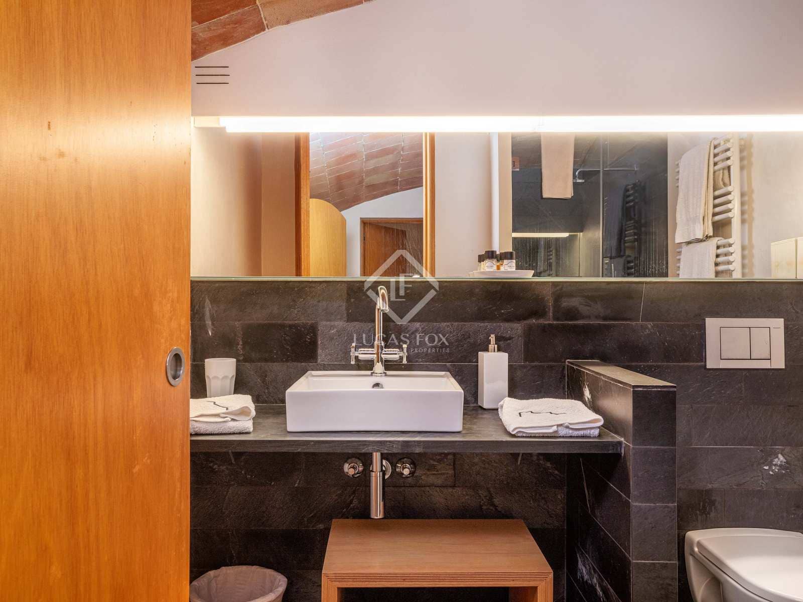 6 soveværelse Finca/Landehus til salg i Forallac med swimmingpool garage - € 4.900.000 (Ref: 7662623)