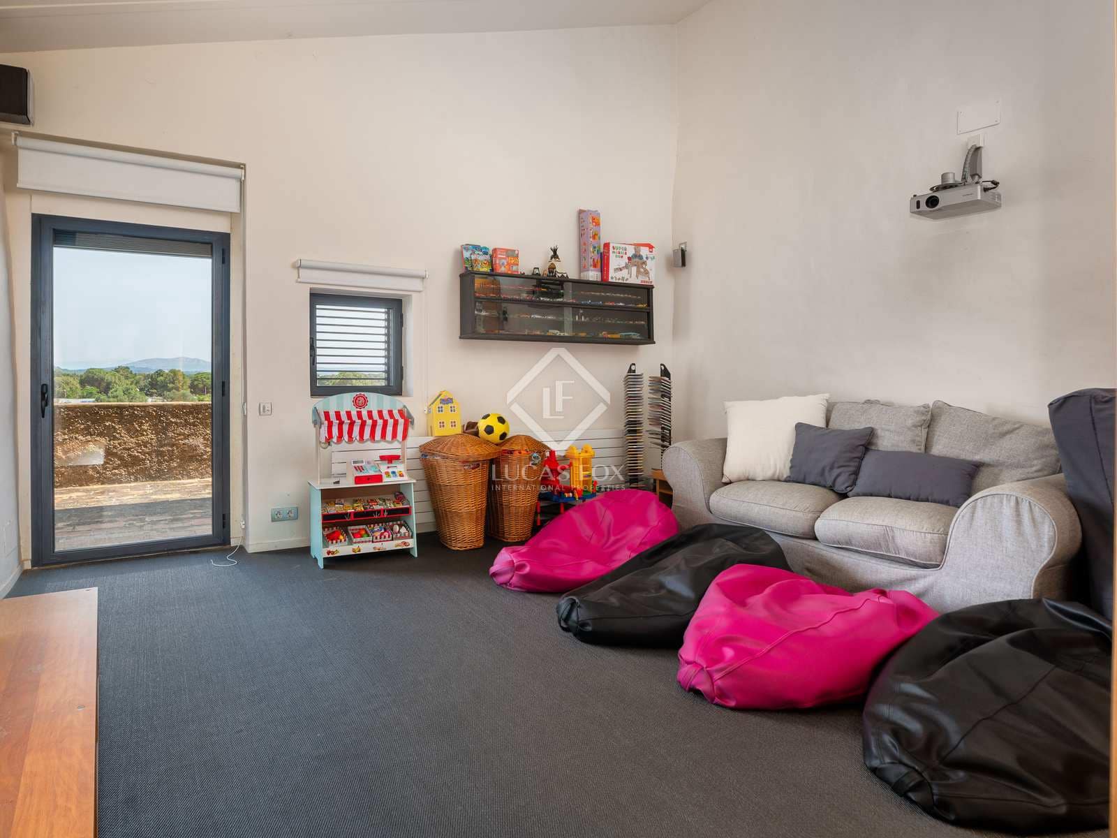 6 soveværelse Finca/Landehus til salg i Forallac med swimmingpool garage - € 4.900.000 (Ref: 7662623)