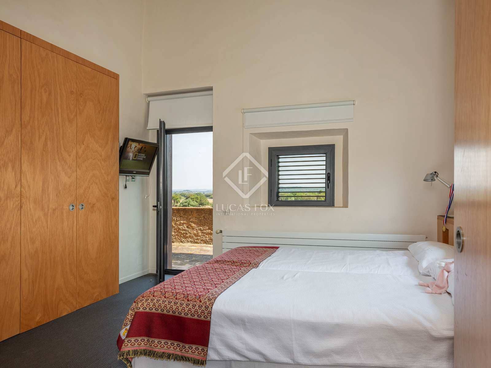 6 soveværelse Finca/Landehus til salg i Forallac med swimmingpool garage - € 4.900.000 (Ref: 7662623)