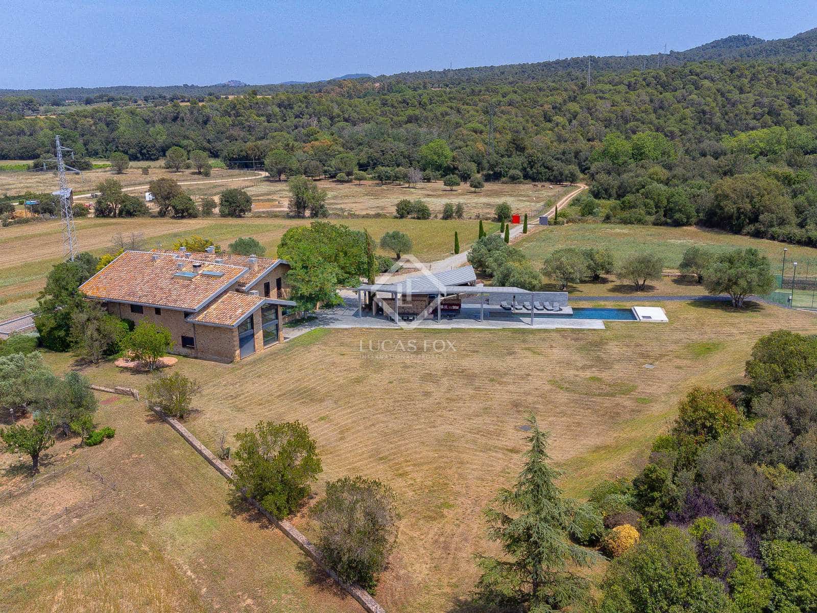 6 soveværelse Finca/Landehus til salg i Forallac med swimmingpool garage - € 4.900.000 (Ref: 7662623)