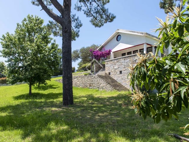 4 bedroom Villa for rent in Cangas - € 4,500 (Ref: 7667127)