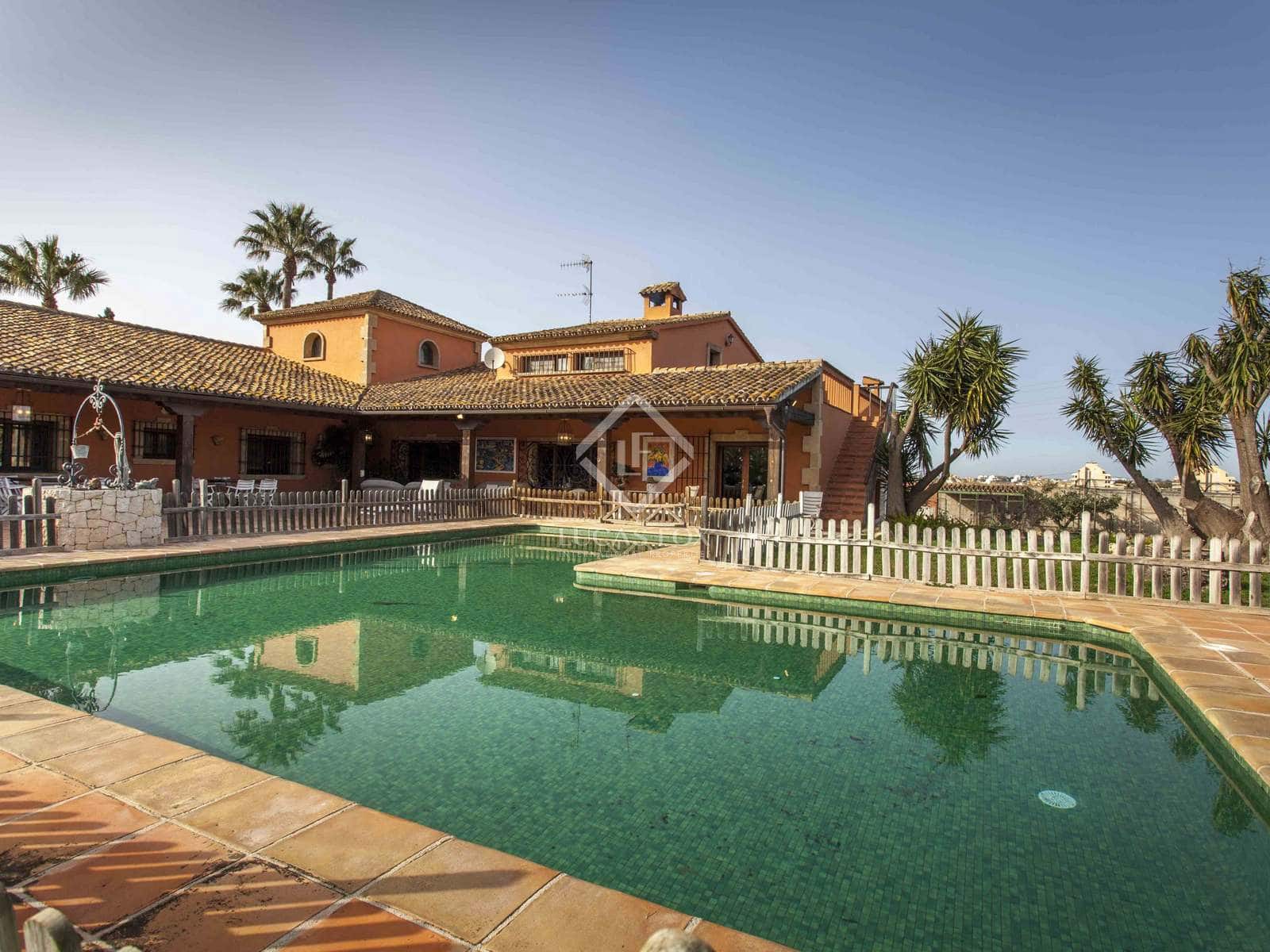 Chalet de 8 habitaciones en Dénia en venta con piscina garaje - 2.500.000 € (Ref: 7670463)