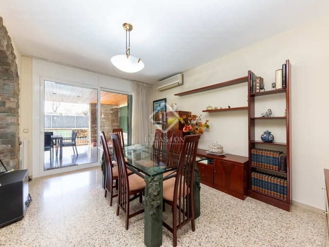 5 makuuhuone Huvila myytävänä paikassa Castelldefels mukana uima-altaan 
autotalli - 1 660 000 € (Ref: 7682846)