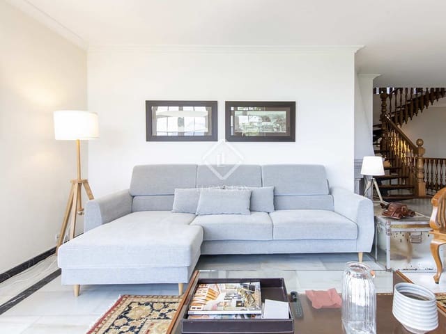 8 bedroom Villa for rent in Gondomar with pool garage - € 4,950 (Ref: 7683181)