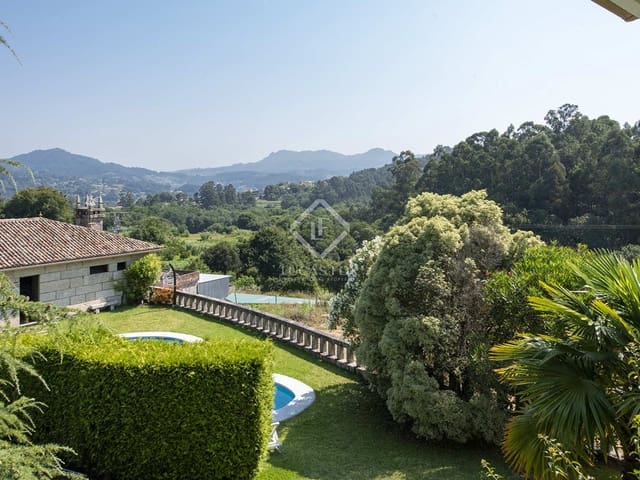 8 bedroom Villa for rent in Gondomar with pool garage - € 4,950 (Ref: 7683181)