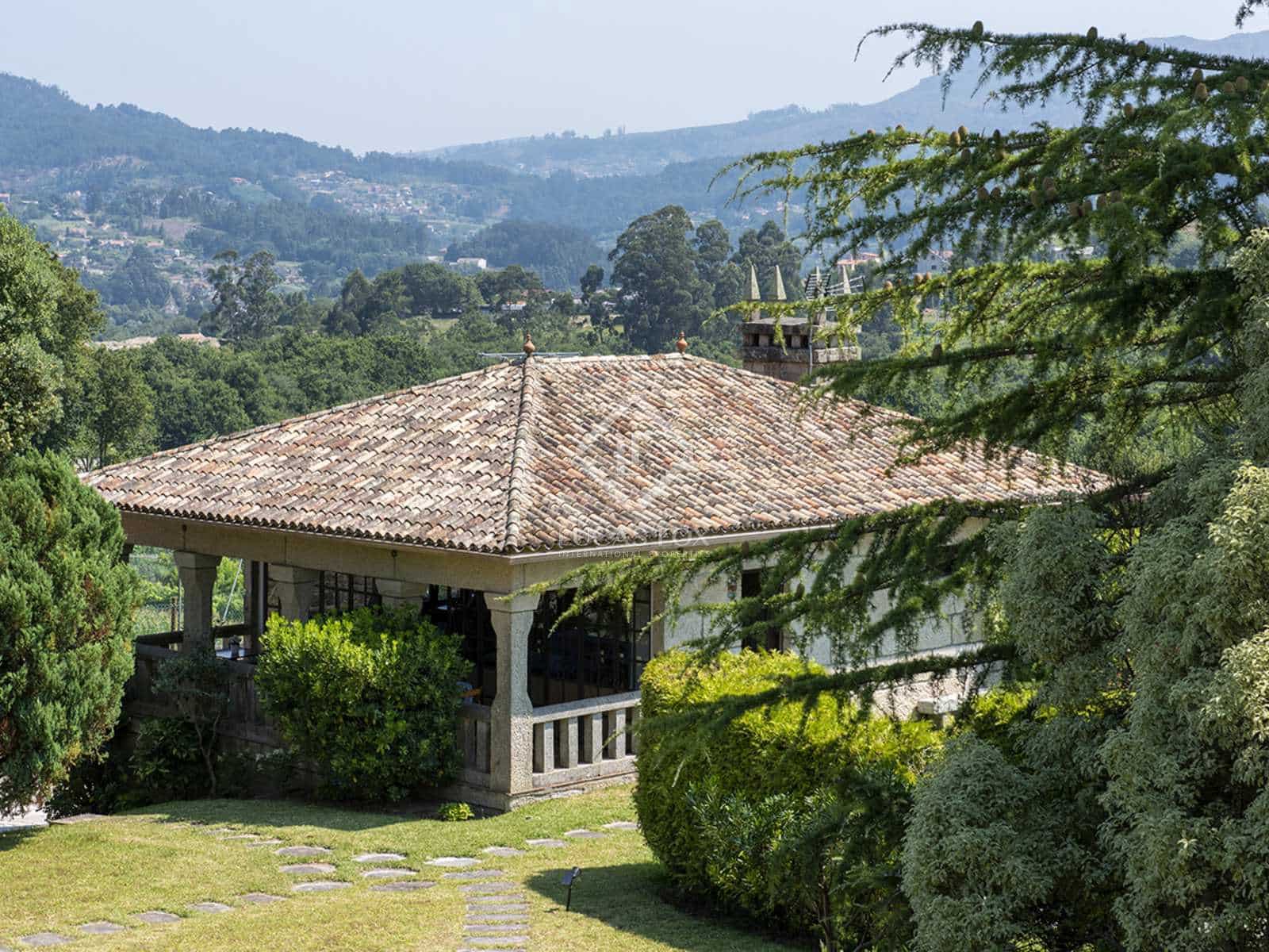 8 soveværelse Villa til leje i Gondomar med swimmingpool garage - € 4.950 (Ref: 7683181)