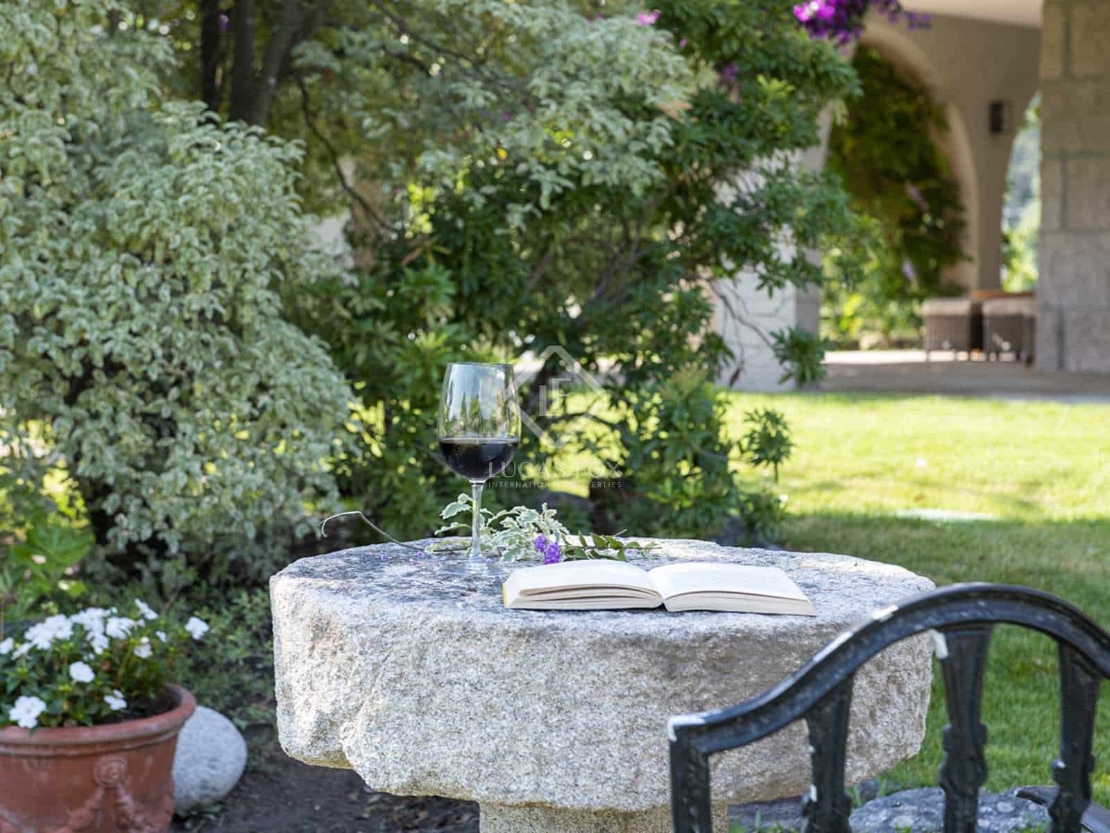 8 soveværelse Villa til leje i Gondomar med swimmingpool garage - € 4.950 (Ref: 7683181)