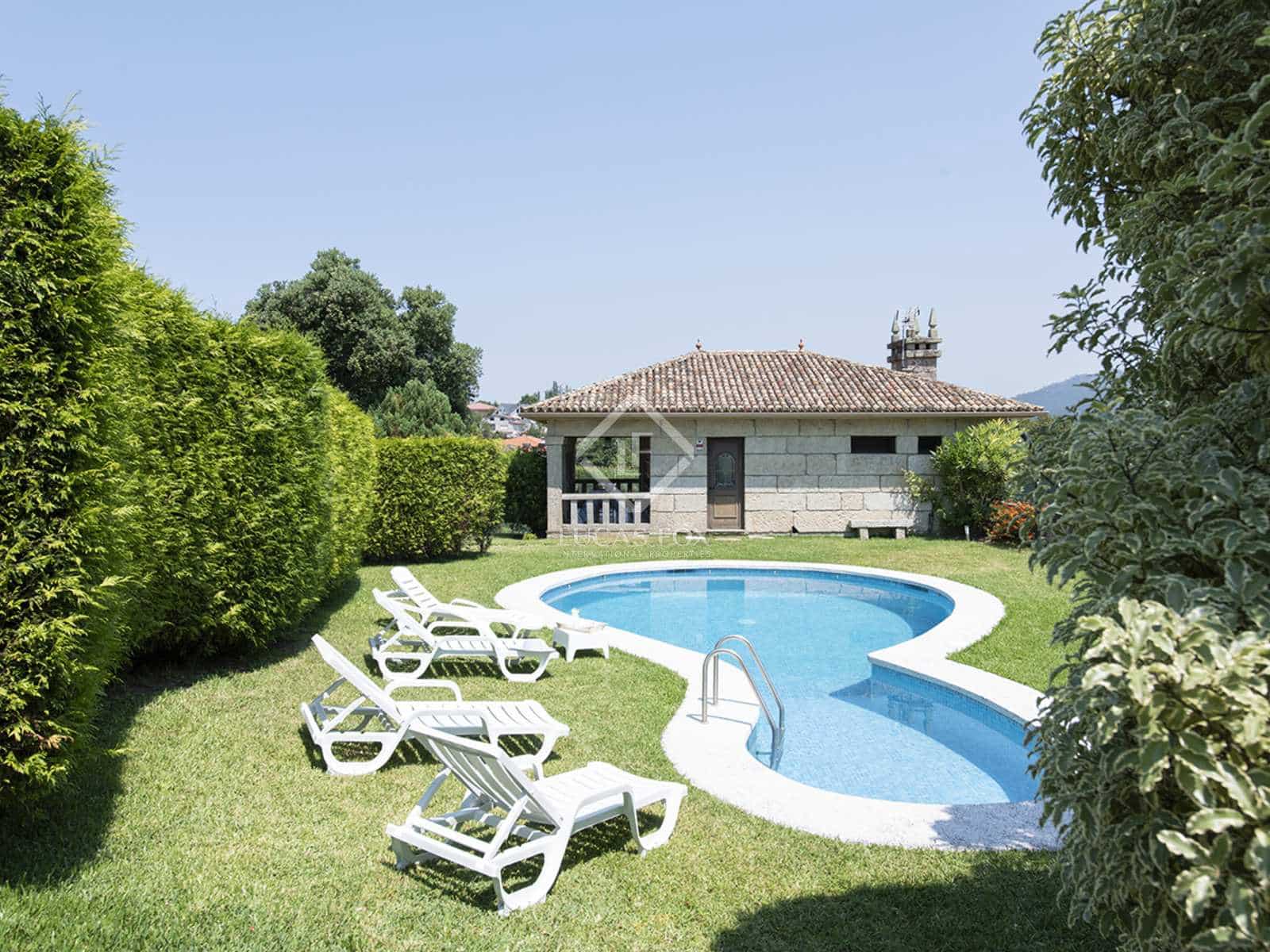 8 soveværelse Villa til leje i Gondomar med swimmingpool garage - € 4.950 (Ref: 7683181)