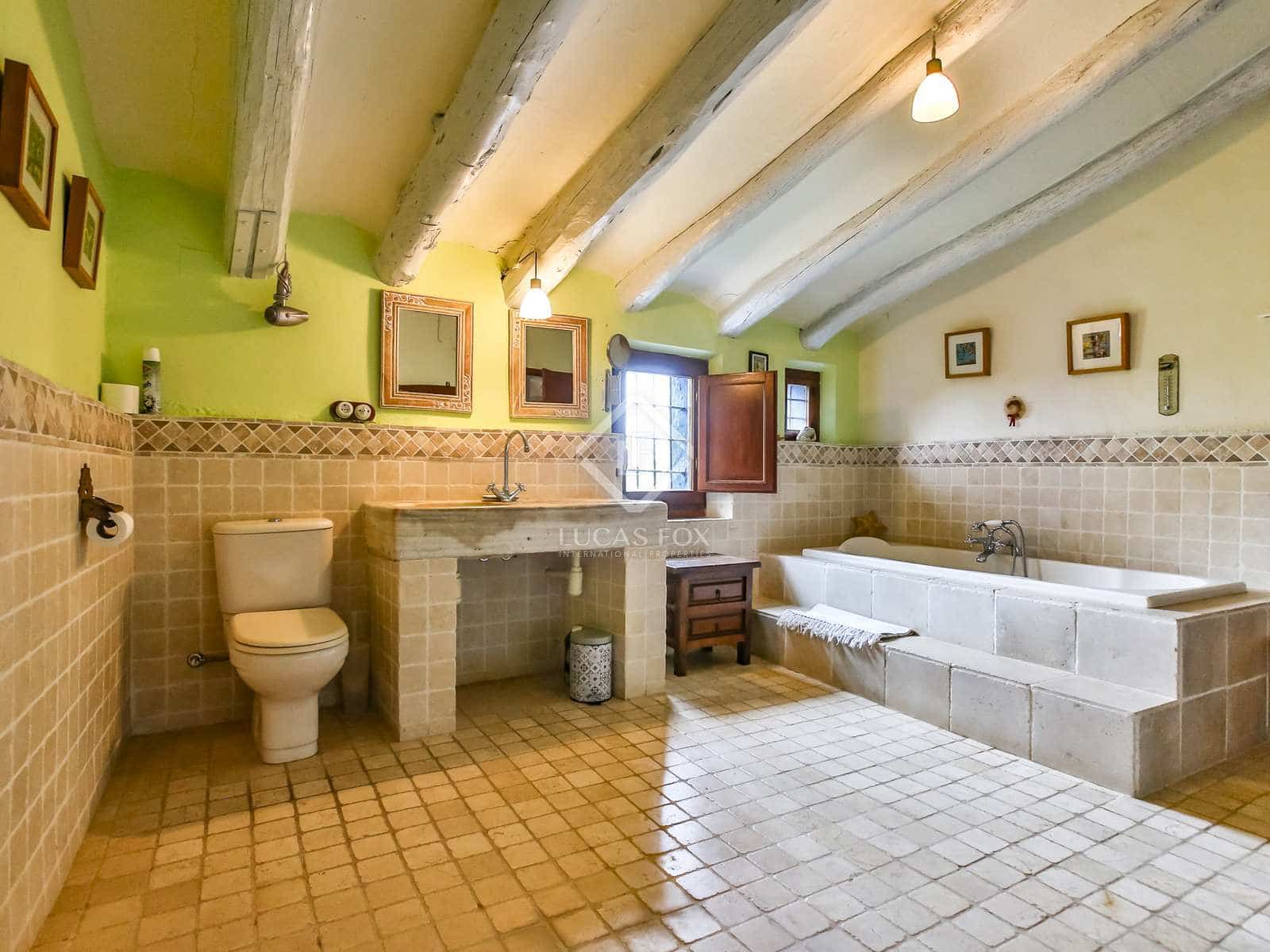 9 slaapkamer Finca/Landhuis te koop in Torrelles de Foix met zwembad garage - € 1.495.000 (Ref: 7683196)