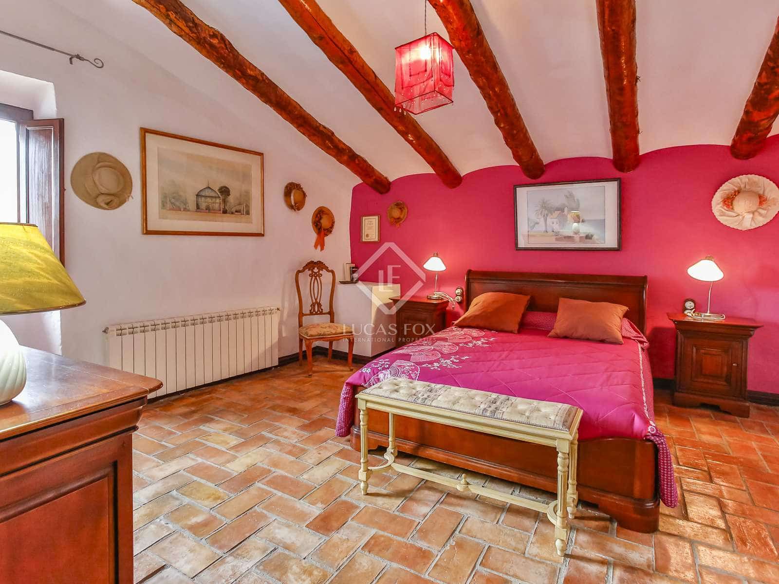 9 slaapkamer Finca/Landhuis te koop in Torrelles de Foix met zwembad garage - € 1.495.000 (Ref: 7683196)