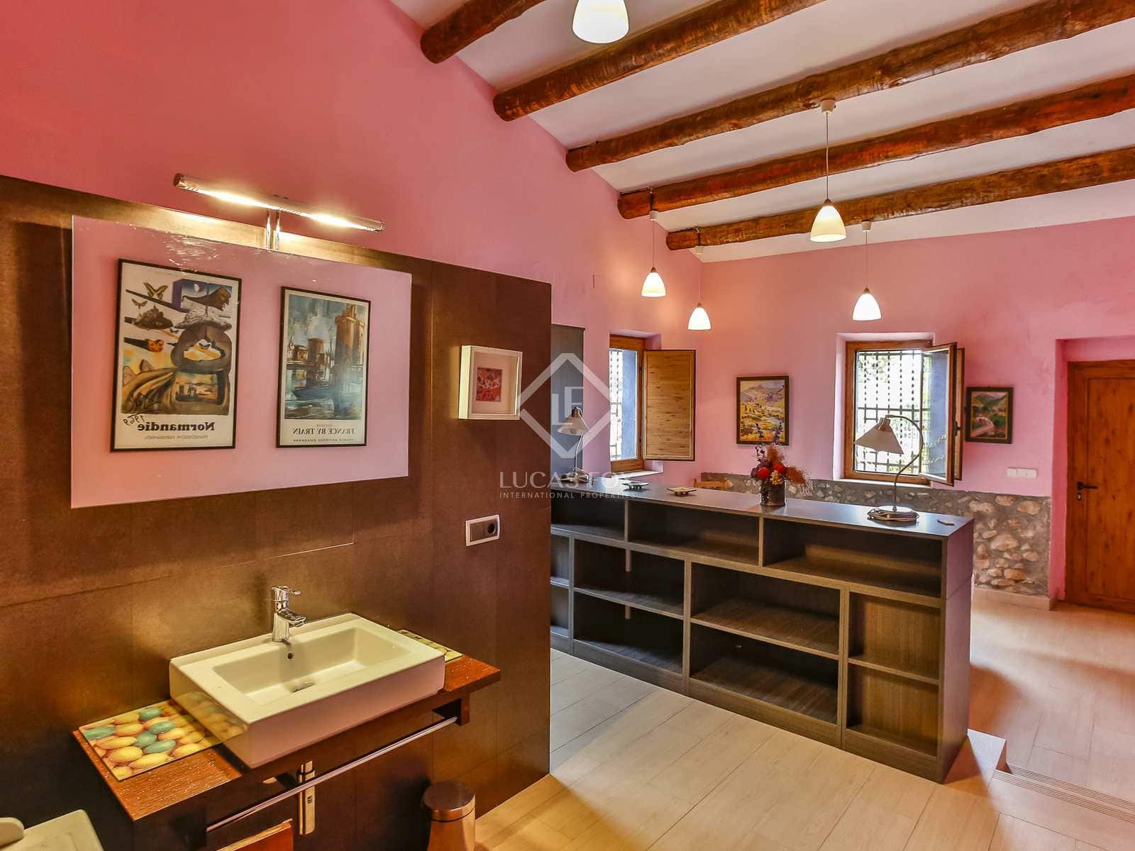 9 slaapkamer Finca/Landhuis te koop in Torrelles de Foix met zwembad garage - € 1.495.000 (Ref: 7683196)