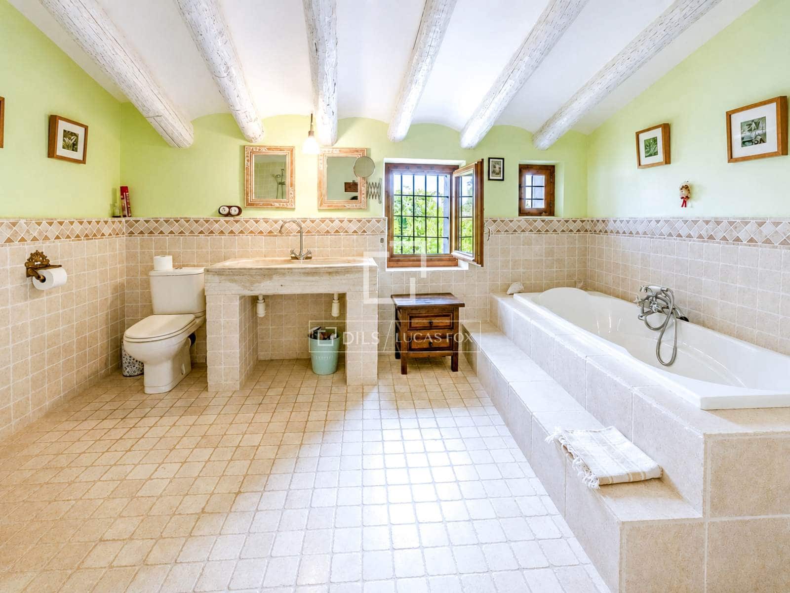 9 sypialnia Finka/Dom wiejski na sprzedaż w Torrelles de Foix z basenem garażem - 1 495 000 € (Ref: 7683196)