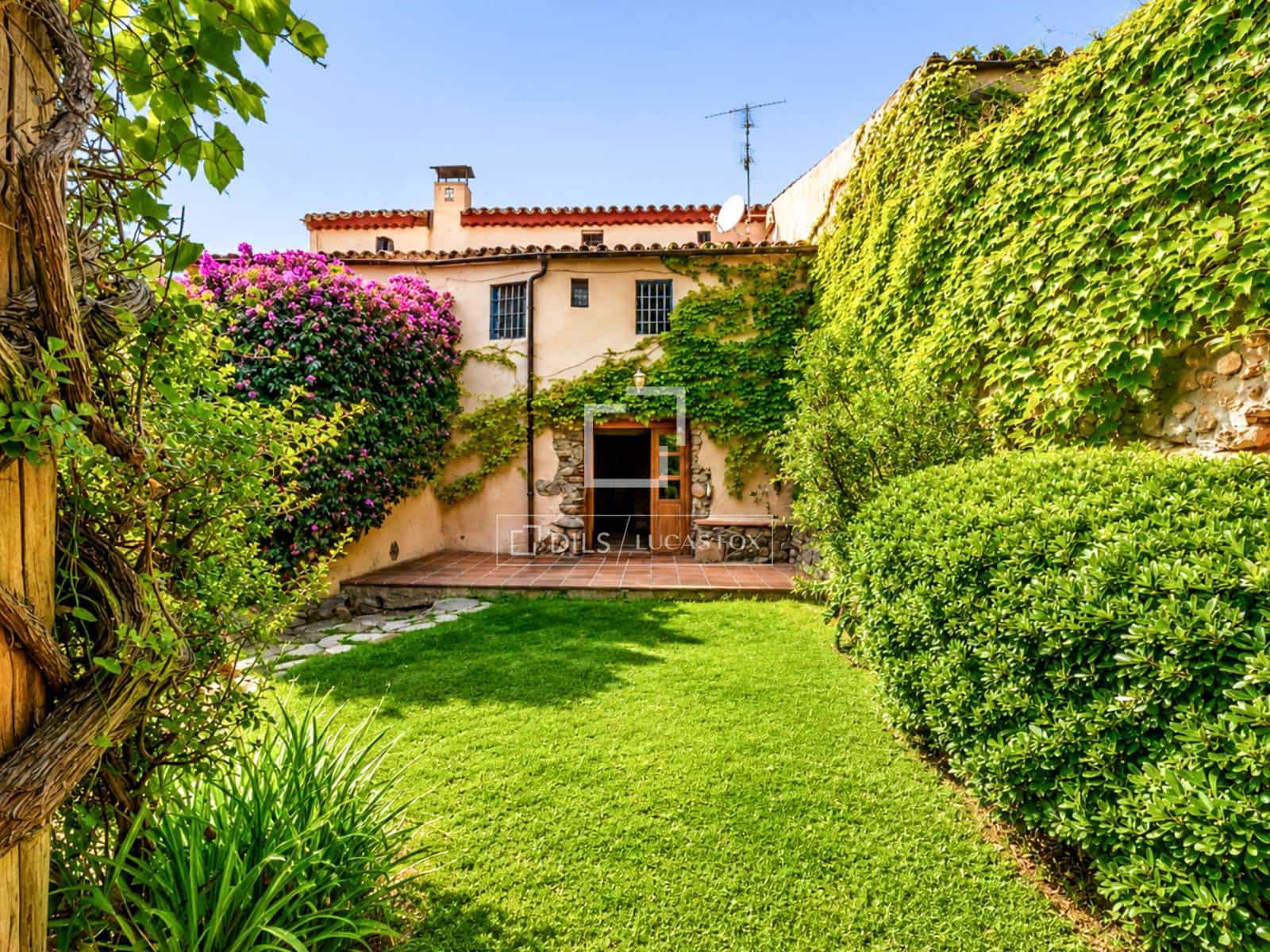 9 sypialnia Finka/Dom wiejski na sprzedaż w Torrelles de Foix z basenem garażem - 1 495 000 € (Ref: 7683196)