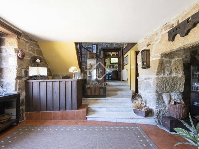 10 bedroom Villa for sale in Rairiz de Veiga with garage - € 500,000 (Ref: 7683208)