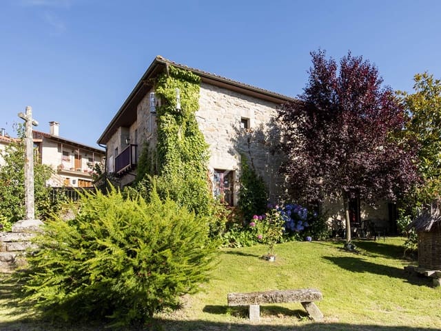 10 bedroom Villa for sale in Rairiz de Veiga with garage - € 500,000 (Ref: 7683208)