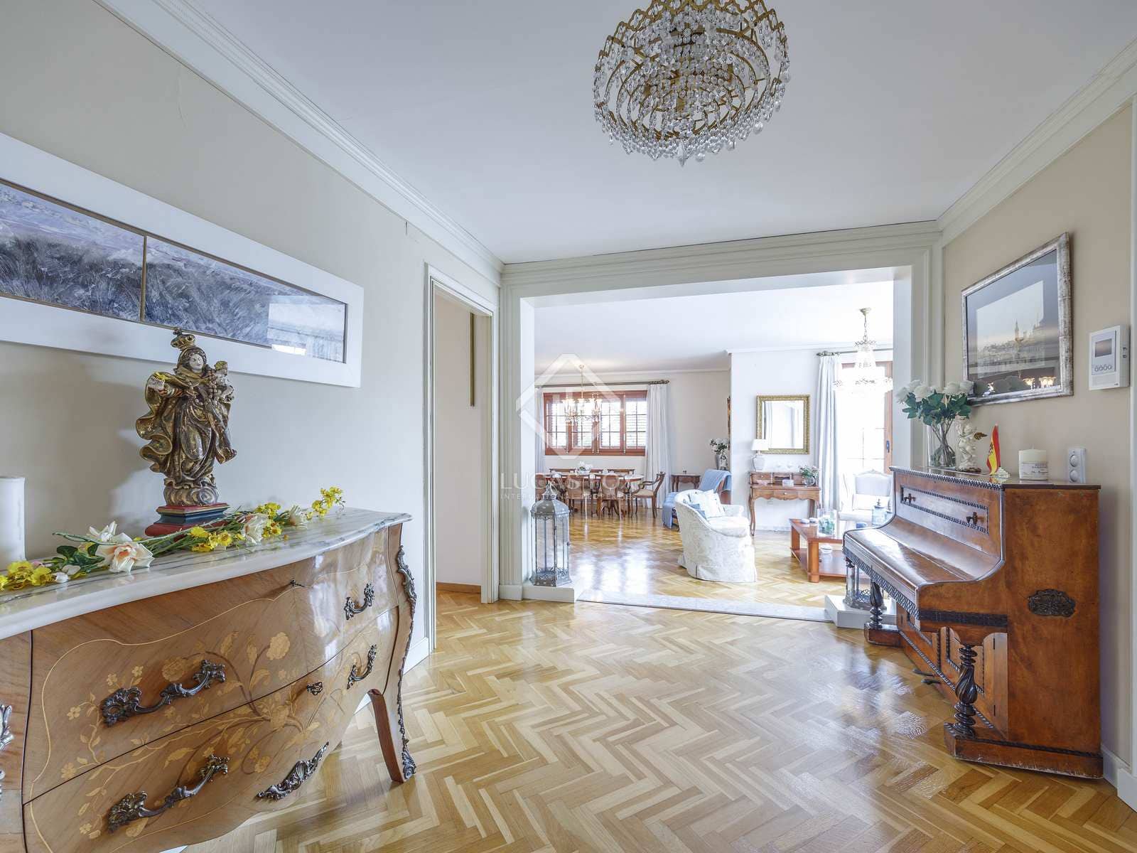 6 bedroom Villa for sale in Paterna with pool garage - € 1,200,000 (Ref: 7685369)