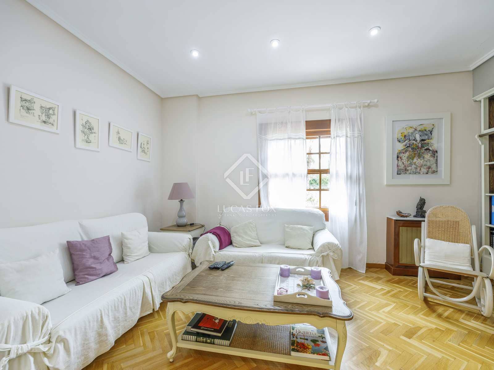 6 bedroom Villa for sale in Paterna with pool garage - € 1,200,000 (Ref: 7685369)