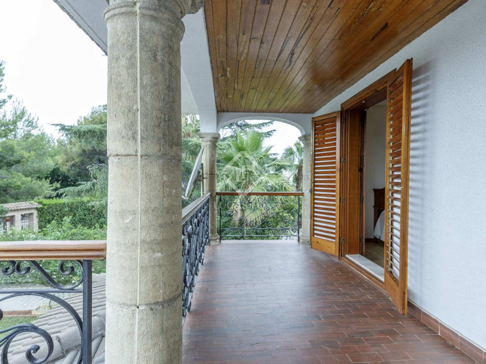 6 bedroom Villa for sale in Paterna with pool garage - € 1,200,000 (Ref: 7685369)