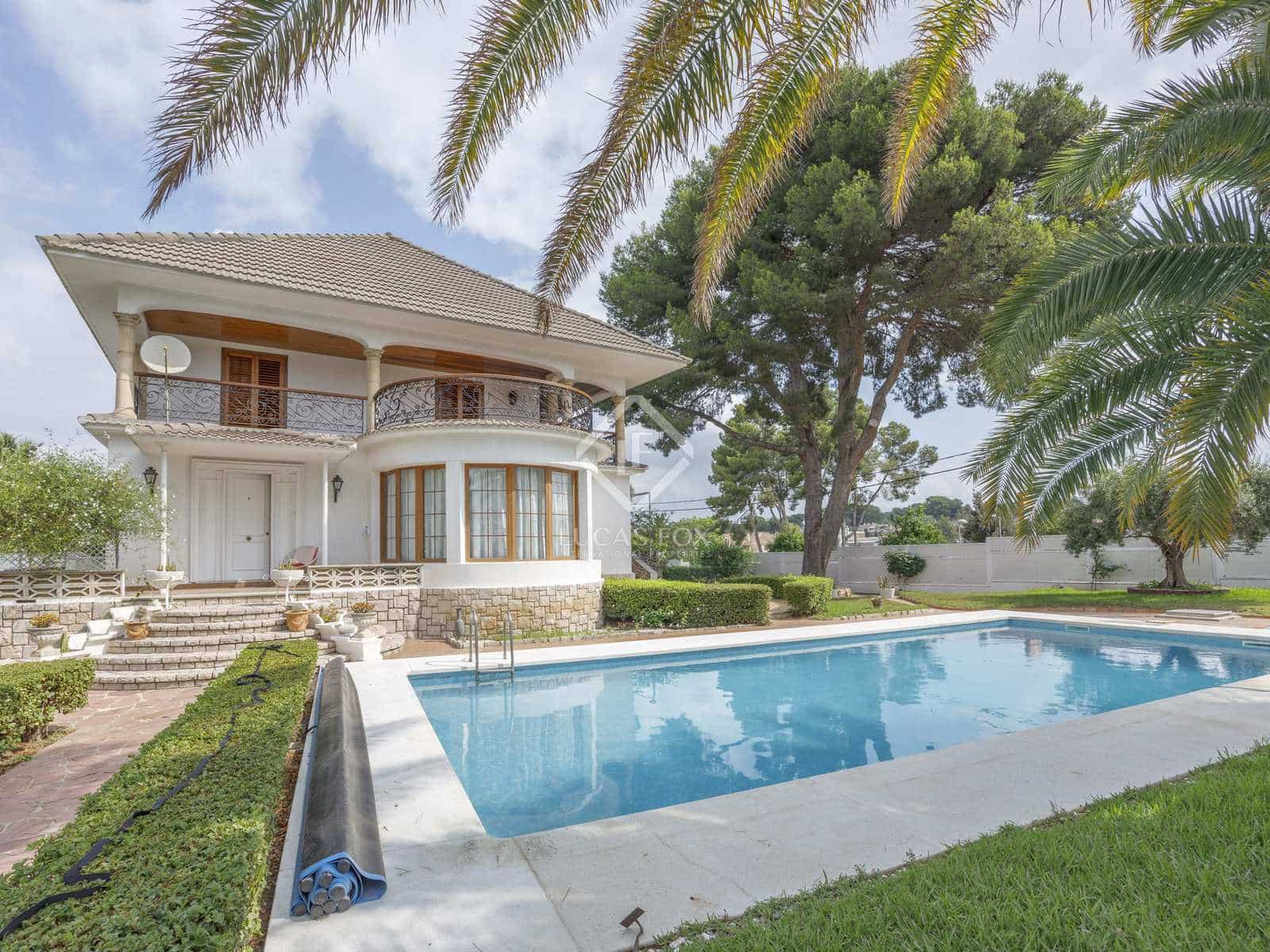 6 bedroom Villa for sale in Paterna with pool garage - € 1,200,000 (Ref: 7685369)