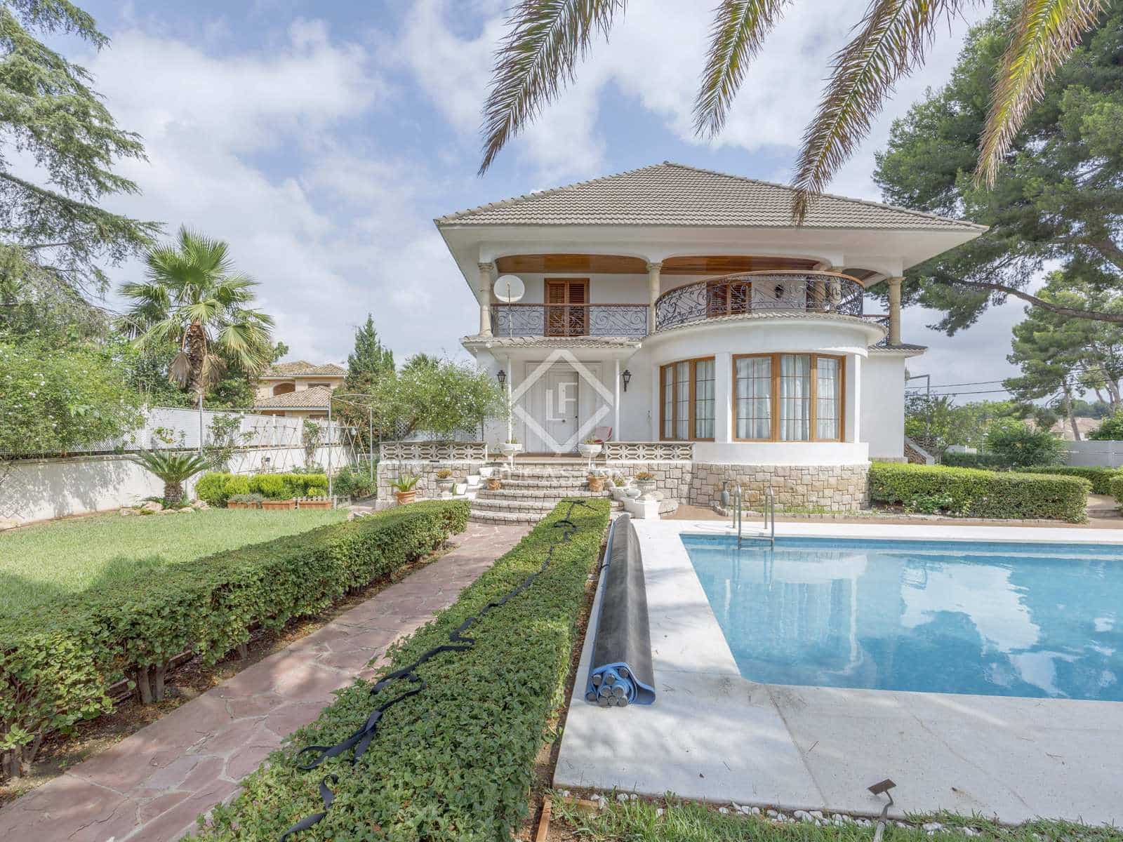 6 bedroom Villa for sale in Paterna with pool garage - € 1,200,000 (Ref: 7685369)