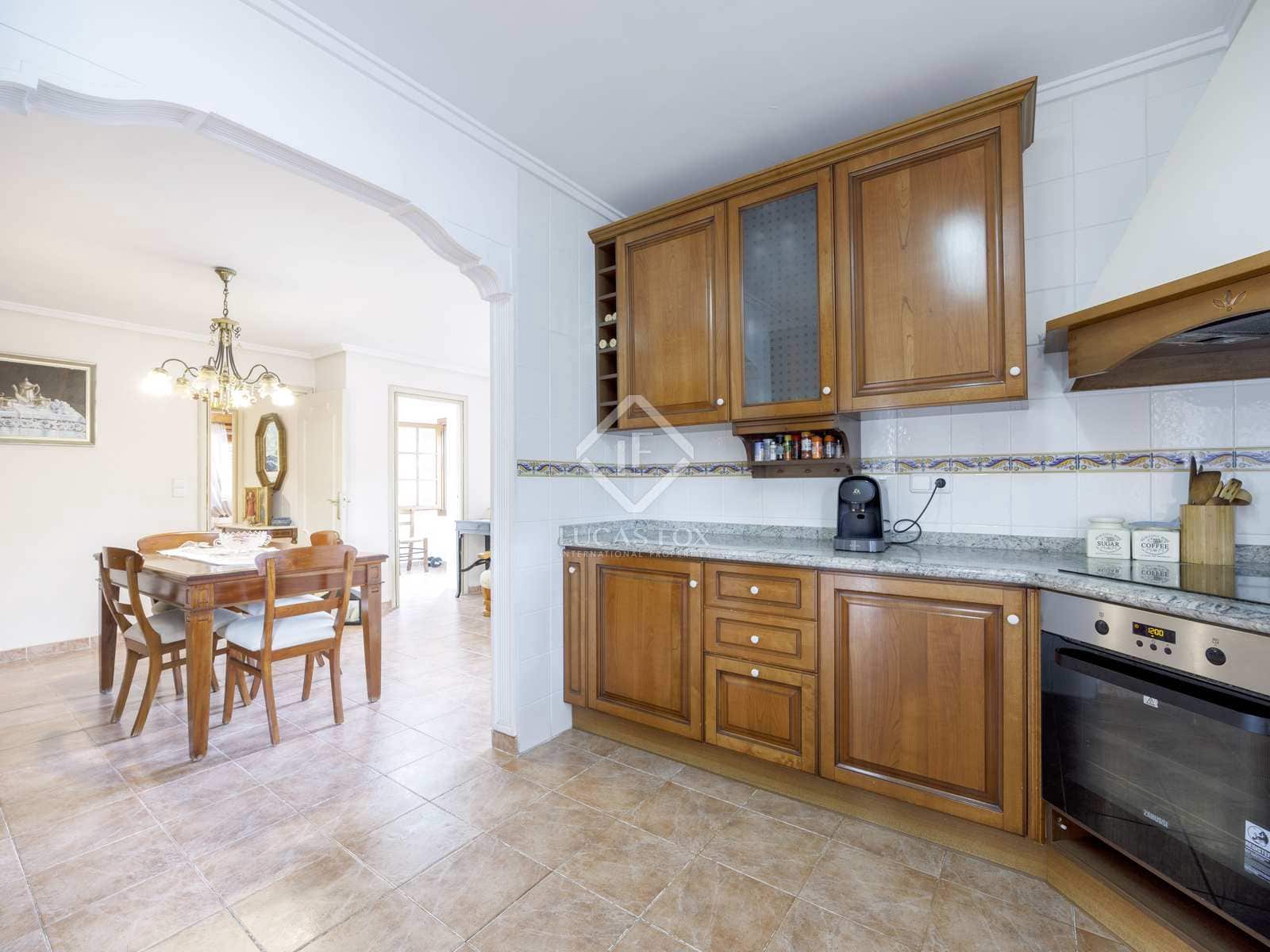 6 bedroom Villa for sale in Paterna with pool garage - € 1,200,000 (Ref: 7685369)