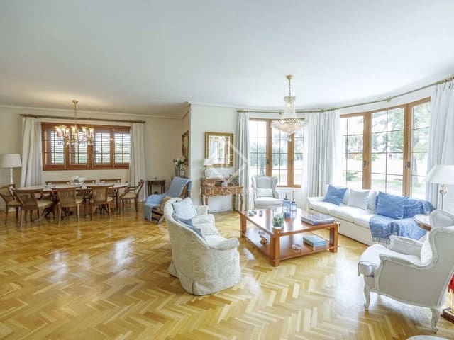 6 bedroom Villa for sale in Paterna with pool garage - € 1,200,000 (Ref: 7685369)