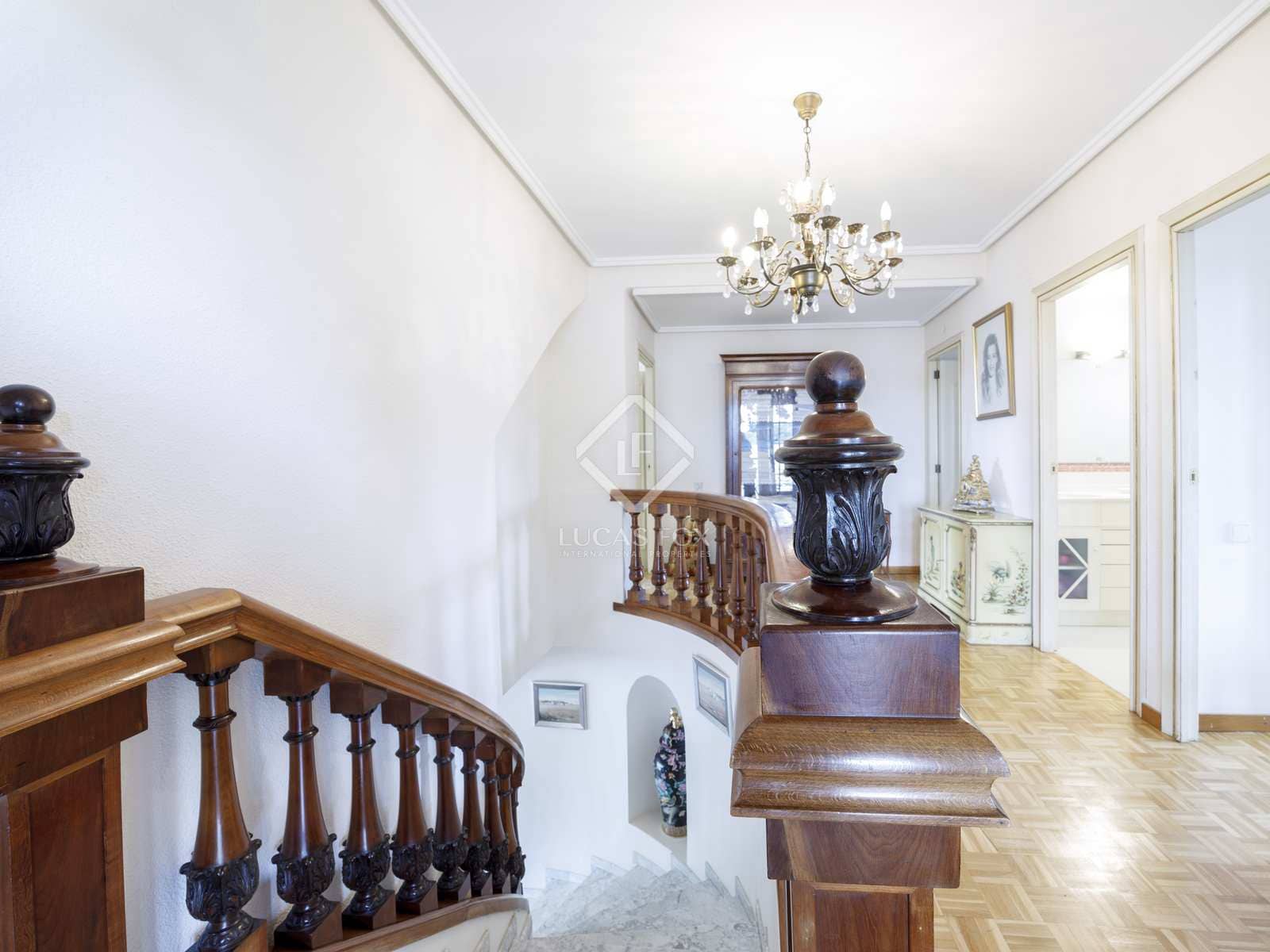 6 bedroom Villa for sale in Paterna with pool garage - € 1,200,000 (Ref: 7685369)