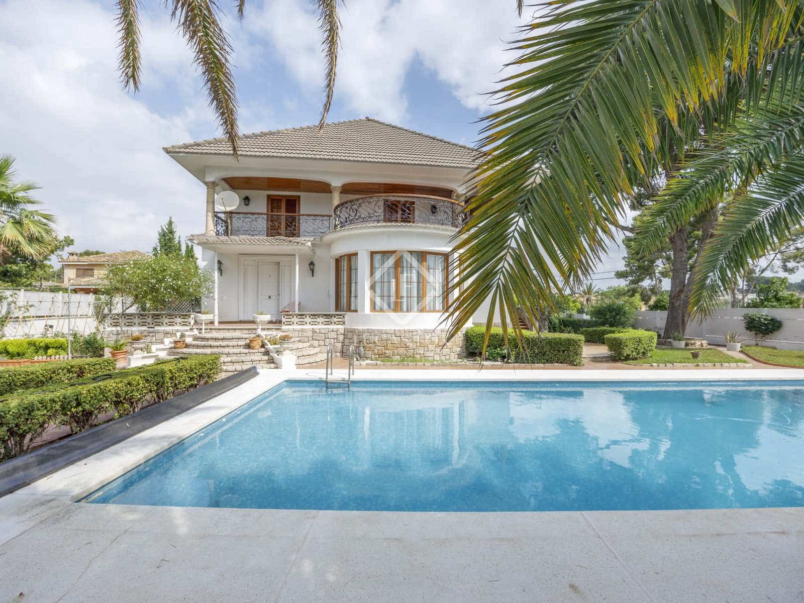 6 bedroom Villa for sale in Paterna with pool garage - € 1,200,000 (Ref: 7685369)