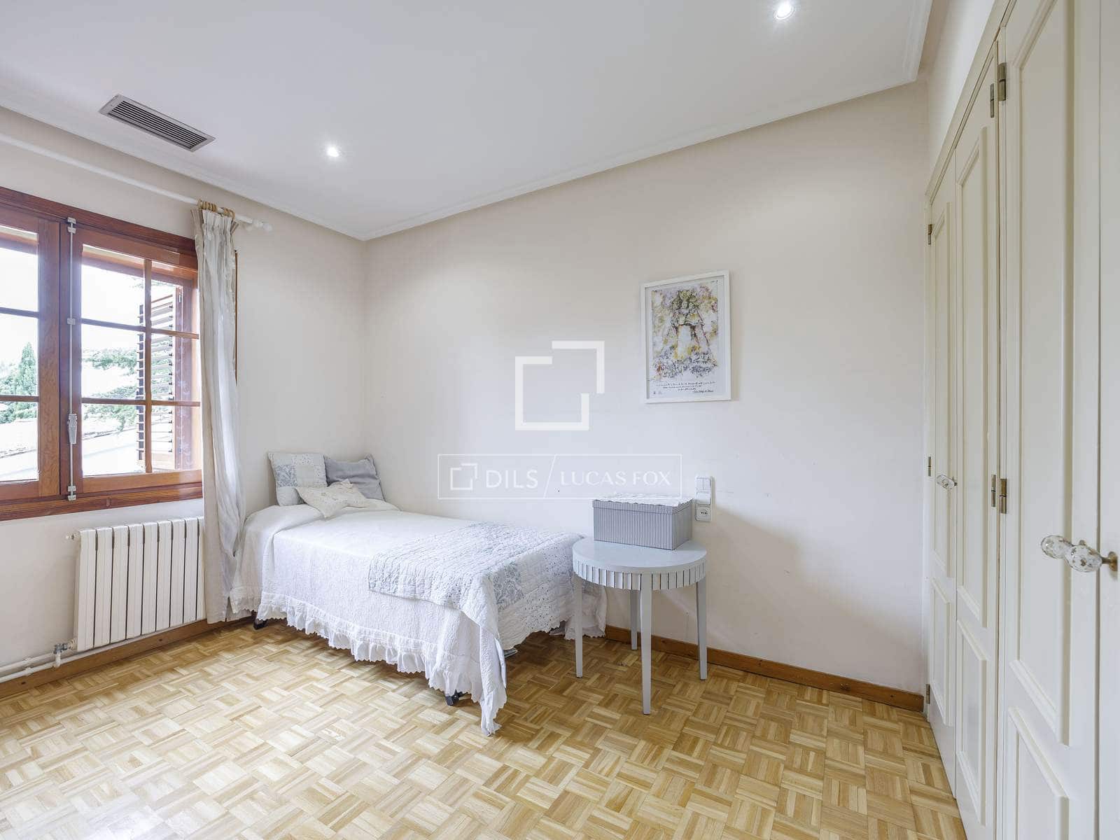 6 bedroom Villa for sale in Paterna with pool garage - € 1,200,000 (Ref: 7685369)