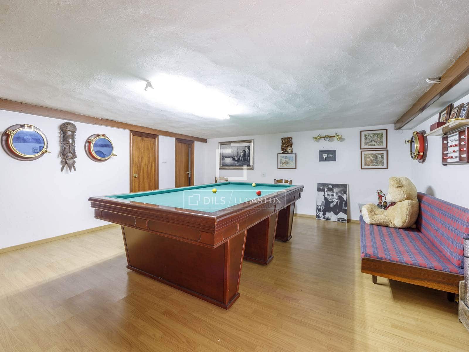 6 bedroom Villa for sale in Paterna with pool garage - € 1,200,000 (Ref: 7685369)