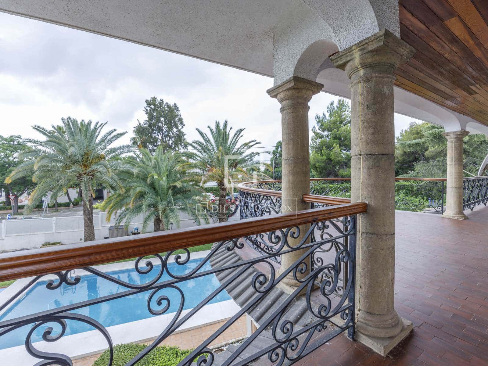 6 bedroom Villa for sale in Paterna with pool garage - € 1,200,000 (Ref: 7685369)