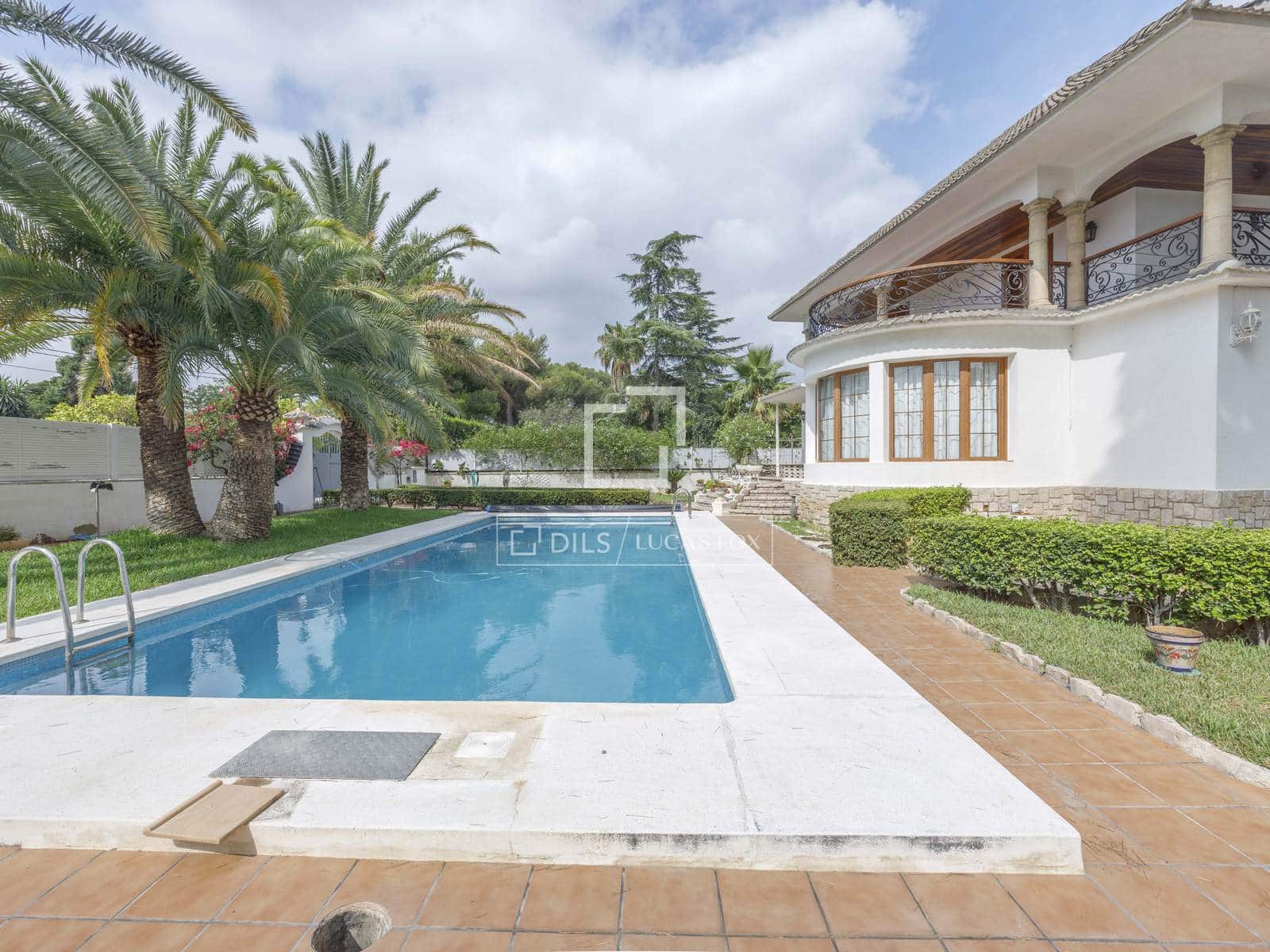 6 bedroom Villa for sale in Paterna with pool garage - € 1,200,000 (Ref: 7685369)