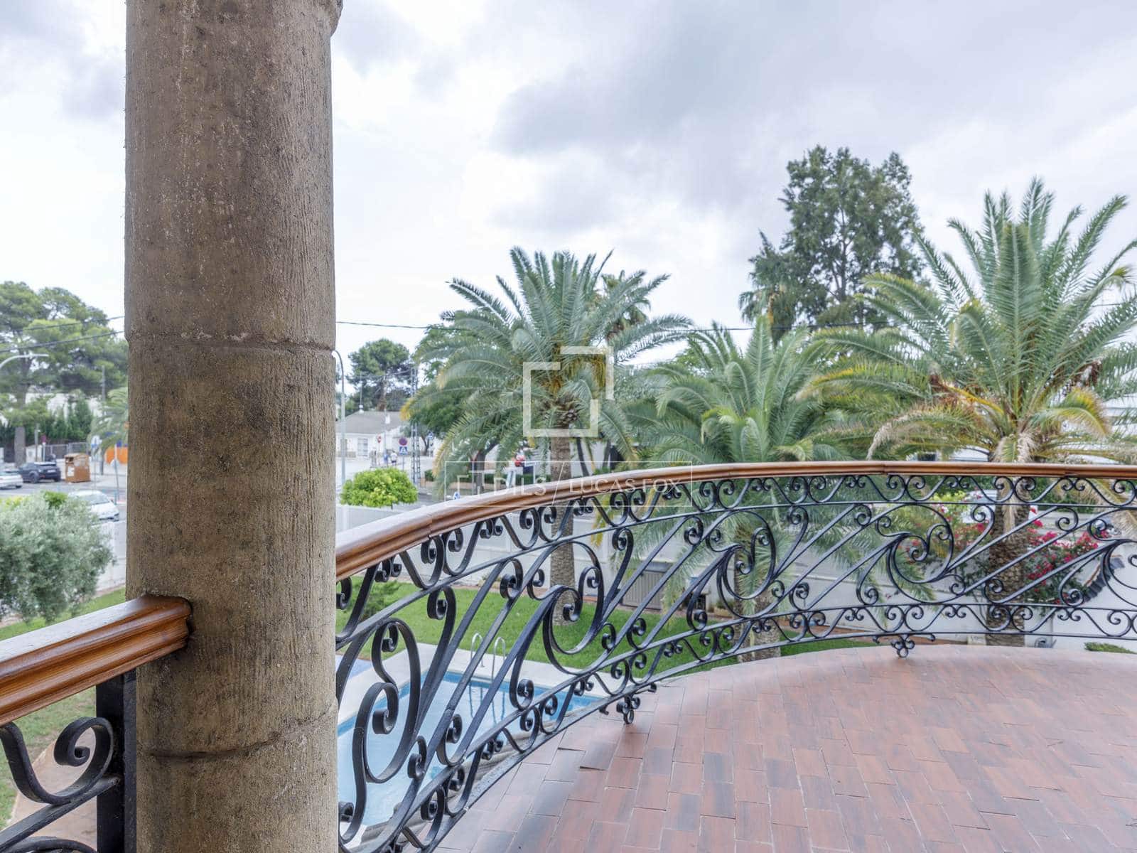 6 bedroom Villa for sale in Paterna with pool garage - € 1,200,000 (Ref: 7685369)