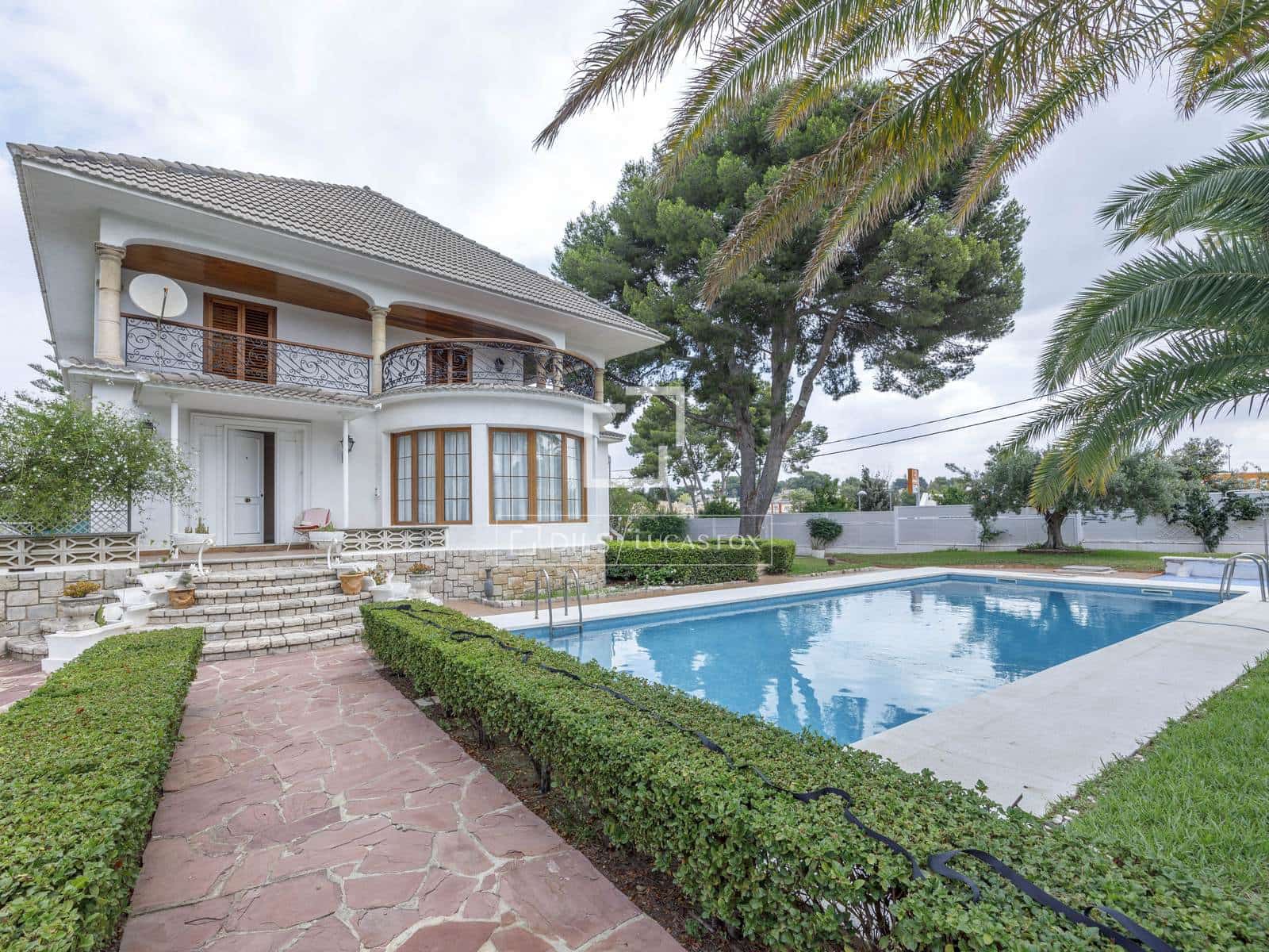 6 bedroom Villa for sale in Paterna with pool garage - € 1,200,000 (Ref: 7685369)