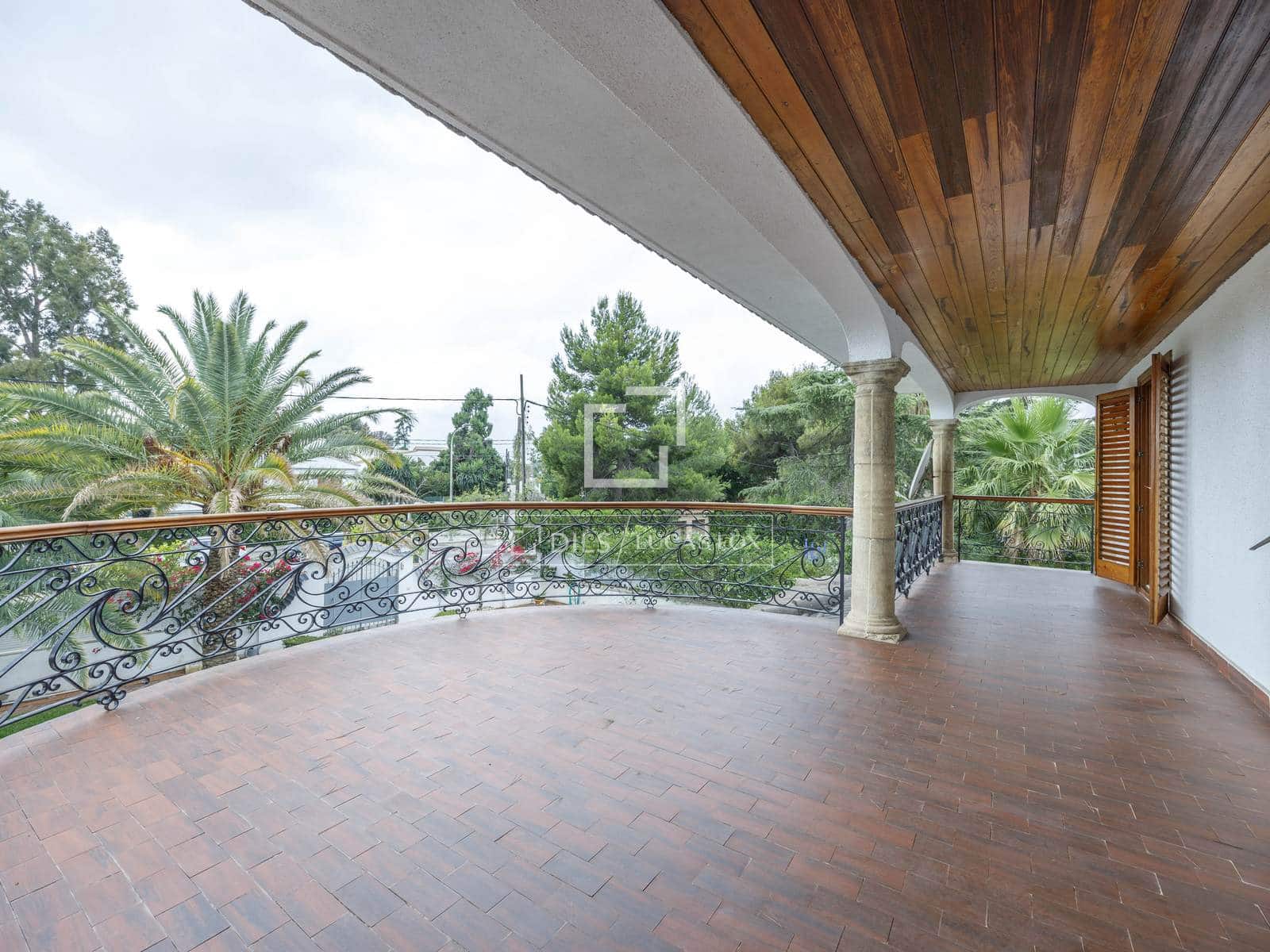 6 bedroom Villa for sale in Paterna with pool garage - € 1,200,000 (Ref: 7685369)