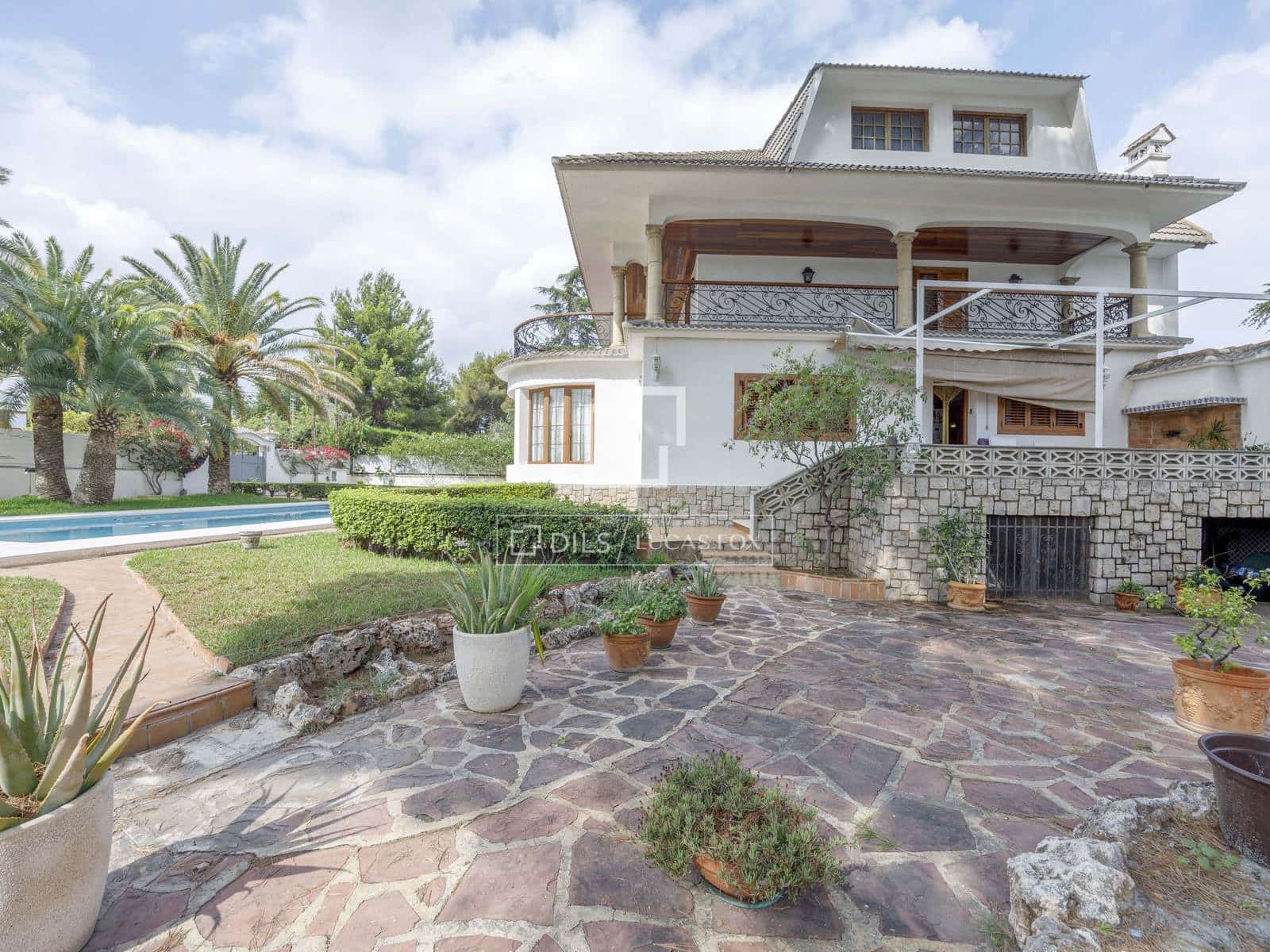 6 bedroom Villa for sale in Paterna with pool garage - € 1,200,000 (Ref: 7685369)