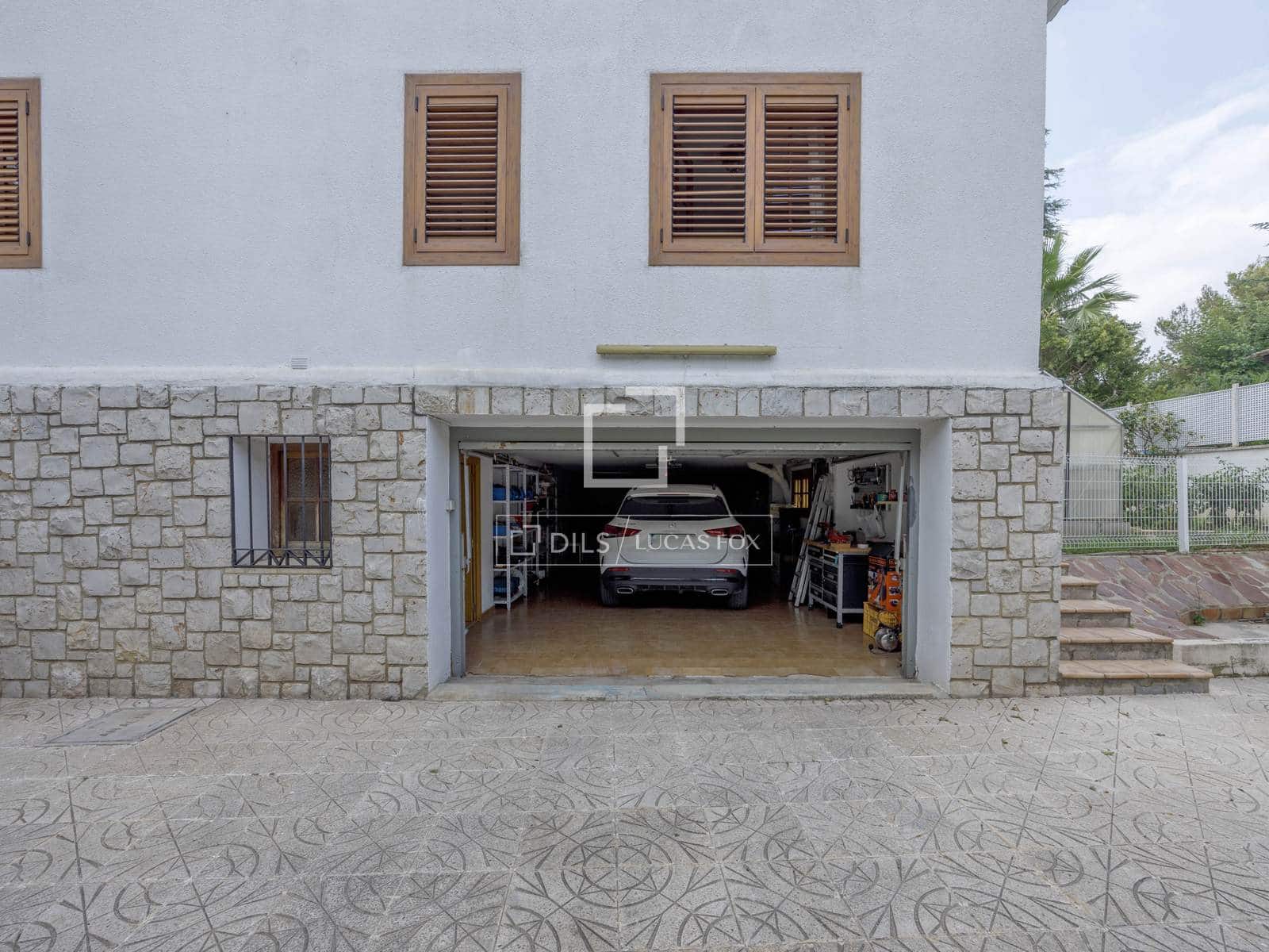 6 bedroom Villa for sale in Paterna with pool garage - € 1,200,000 (Ref: 7685369)