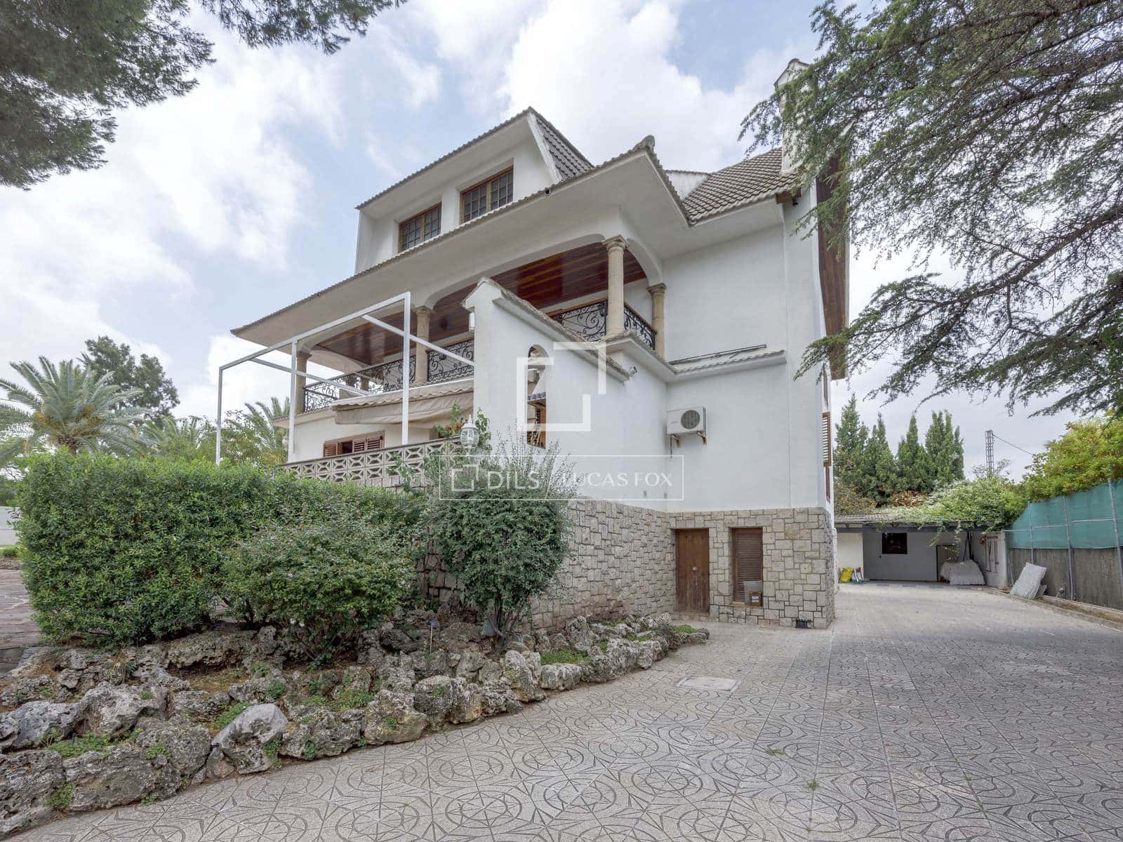 6 bedroom Villa for sale in Paterna with pool garage - € 1,200,000 (Ref: 7685369)