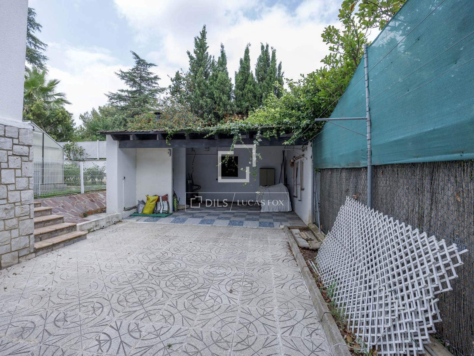 6 bedroom Villa for sale in Paterna with pool garage - € 1,200,000 (Ref: 7685369)