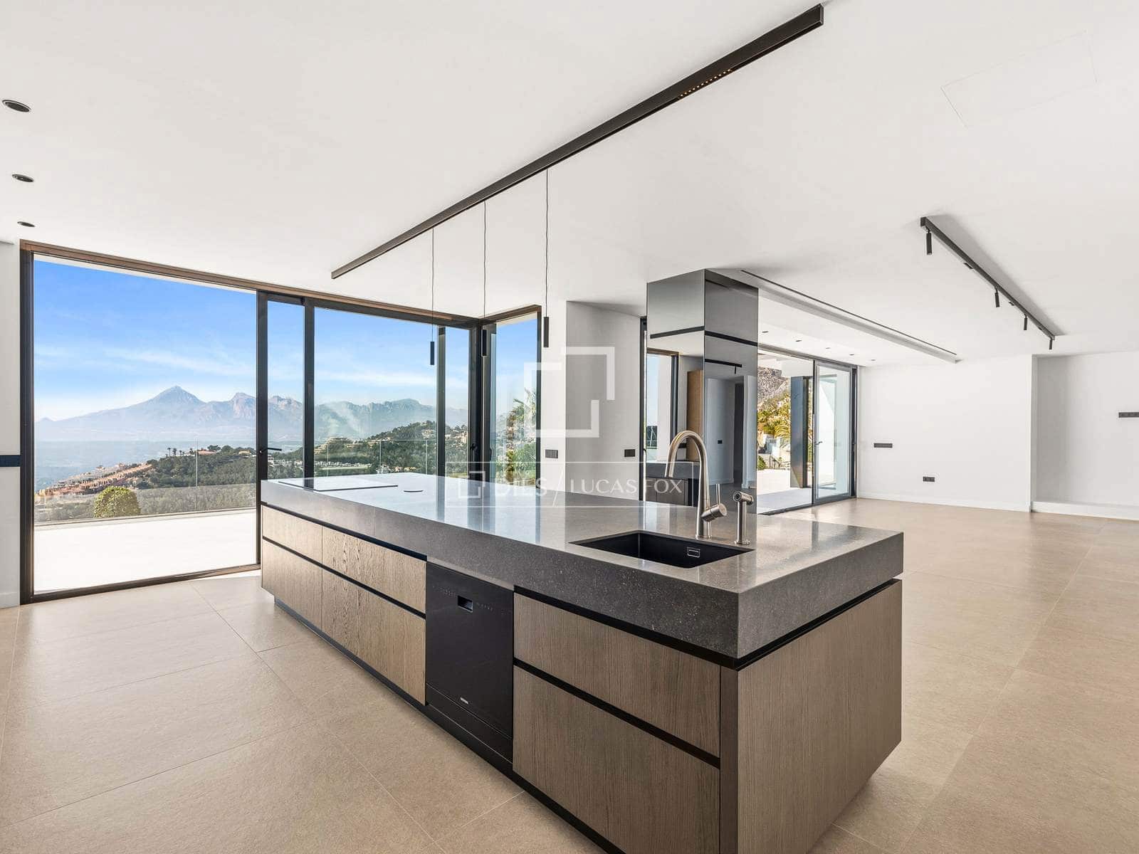 5 bedroom Villa for sale in Altea with pool garage - € 2,690,000 (Ref: 7694490)