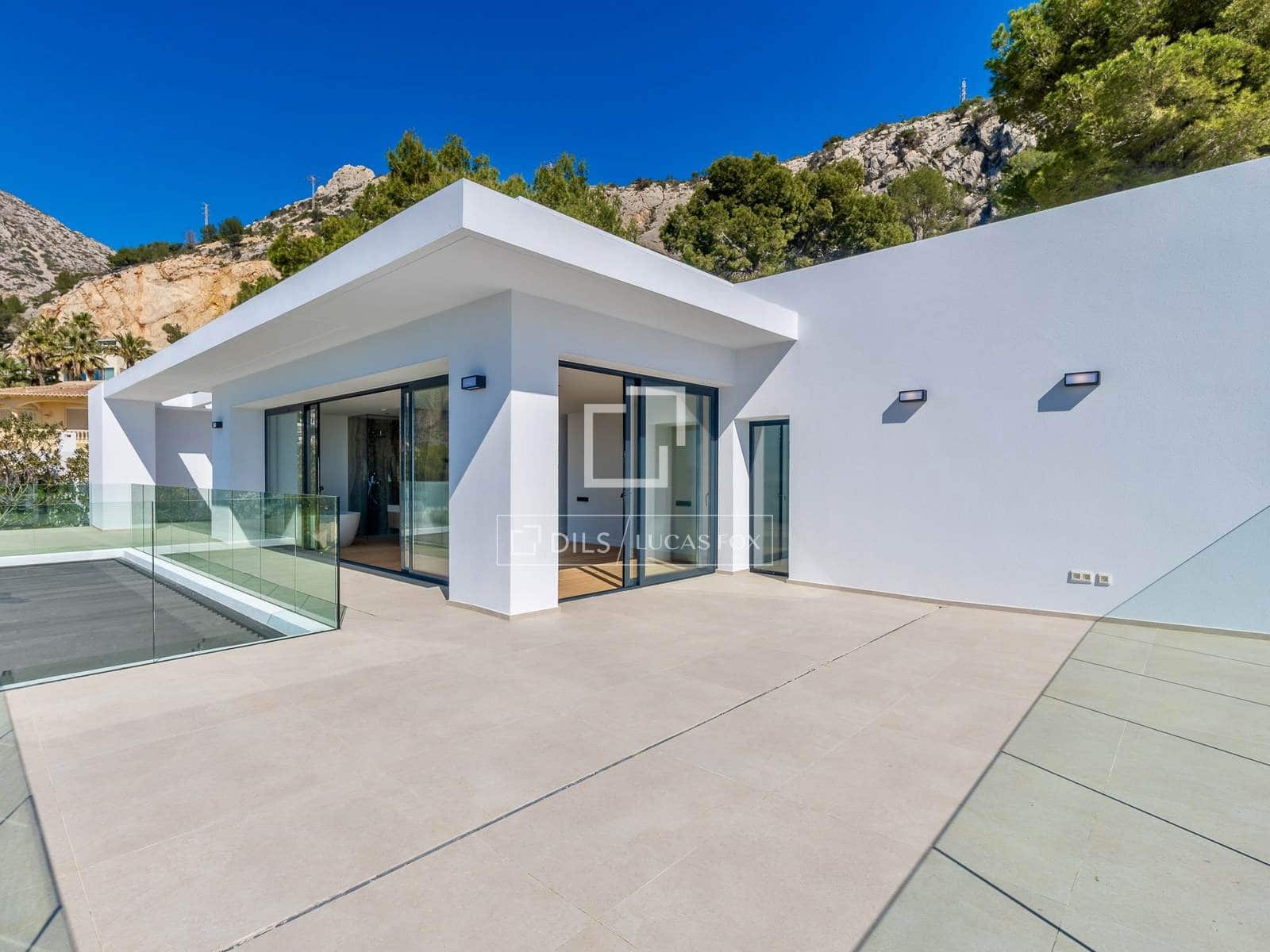 5 bedroom Villa for sale in Altea with pool garage - € 2,690,000 (Ref: 7694490)