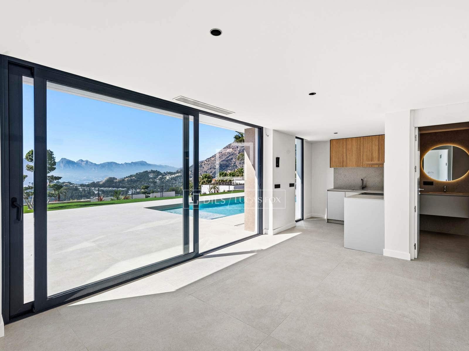 5 bedroom Villa for sale in Altea with pool garage - € 2,690,000 (Ref: 7694490)