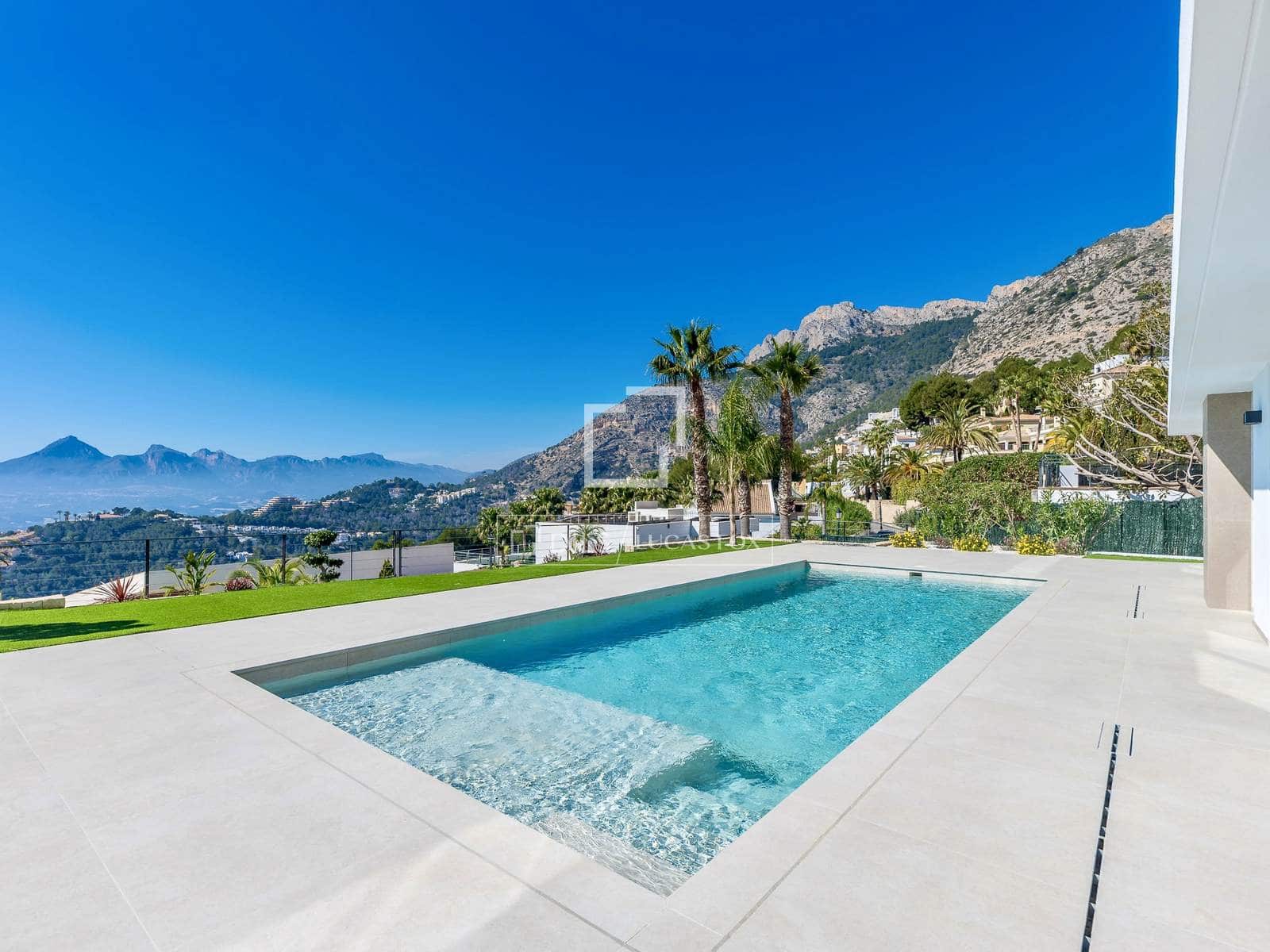 5 bedroom Villa for sale in Altea with pool garage - € 2,690,000 (Ref: 7694490)