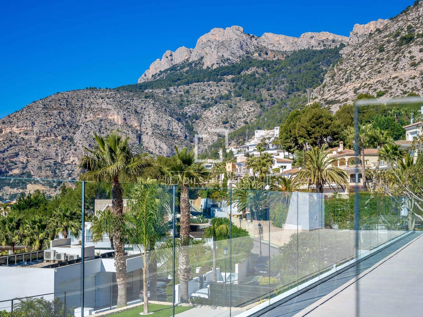 5 bedroom Villa for sale in Altea with pool garage - € 2,690,000 (Ref: 7694490)